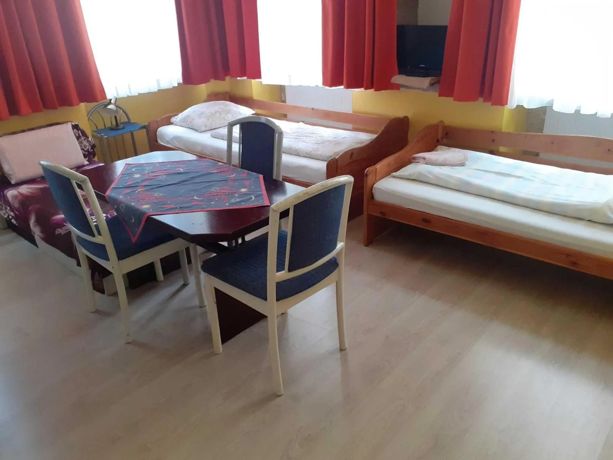 Photo of the whole room, Bed in HappyHostel