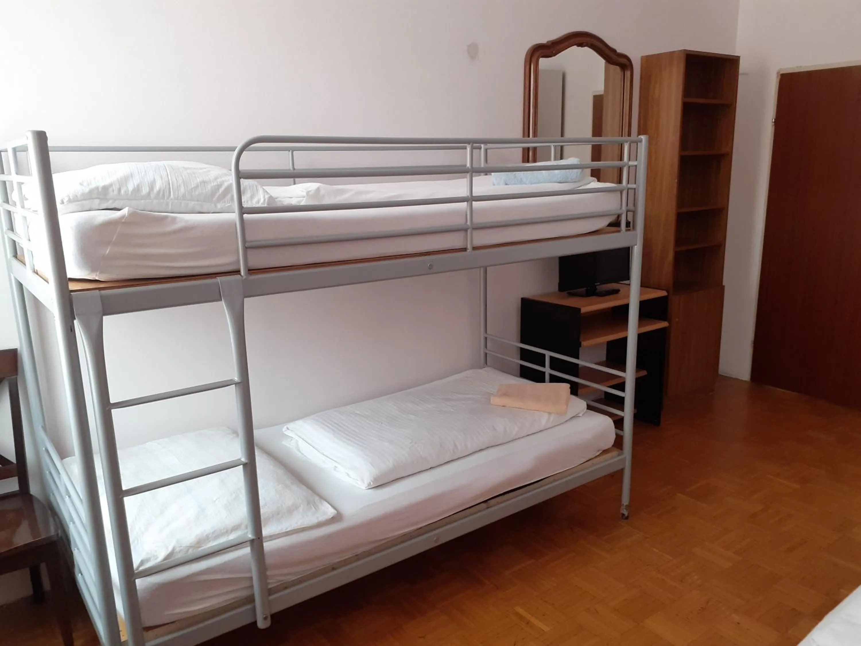 Bedroom, Bed in HappyHostel