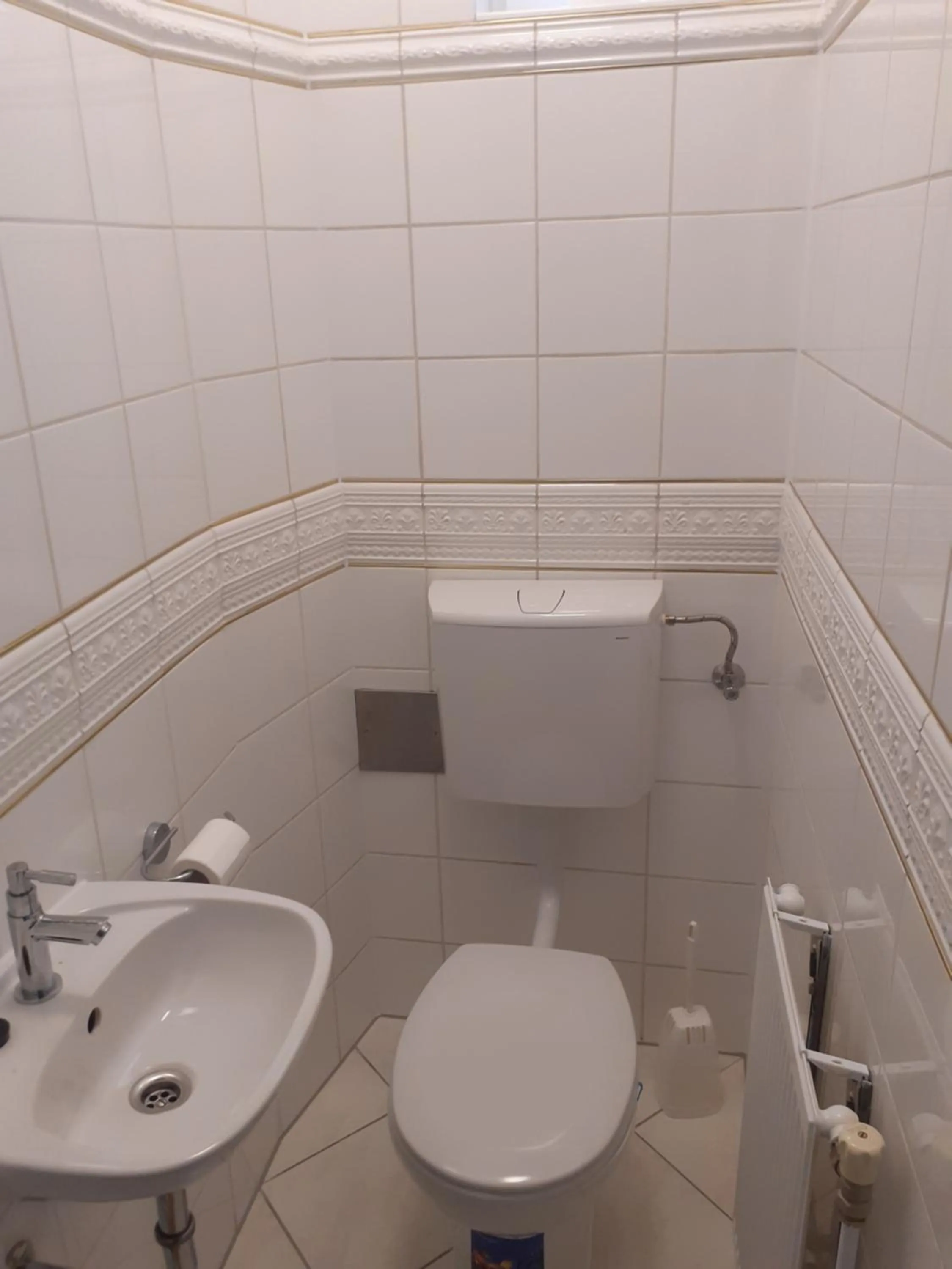 Toilet in HappyHostel