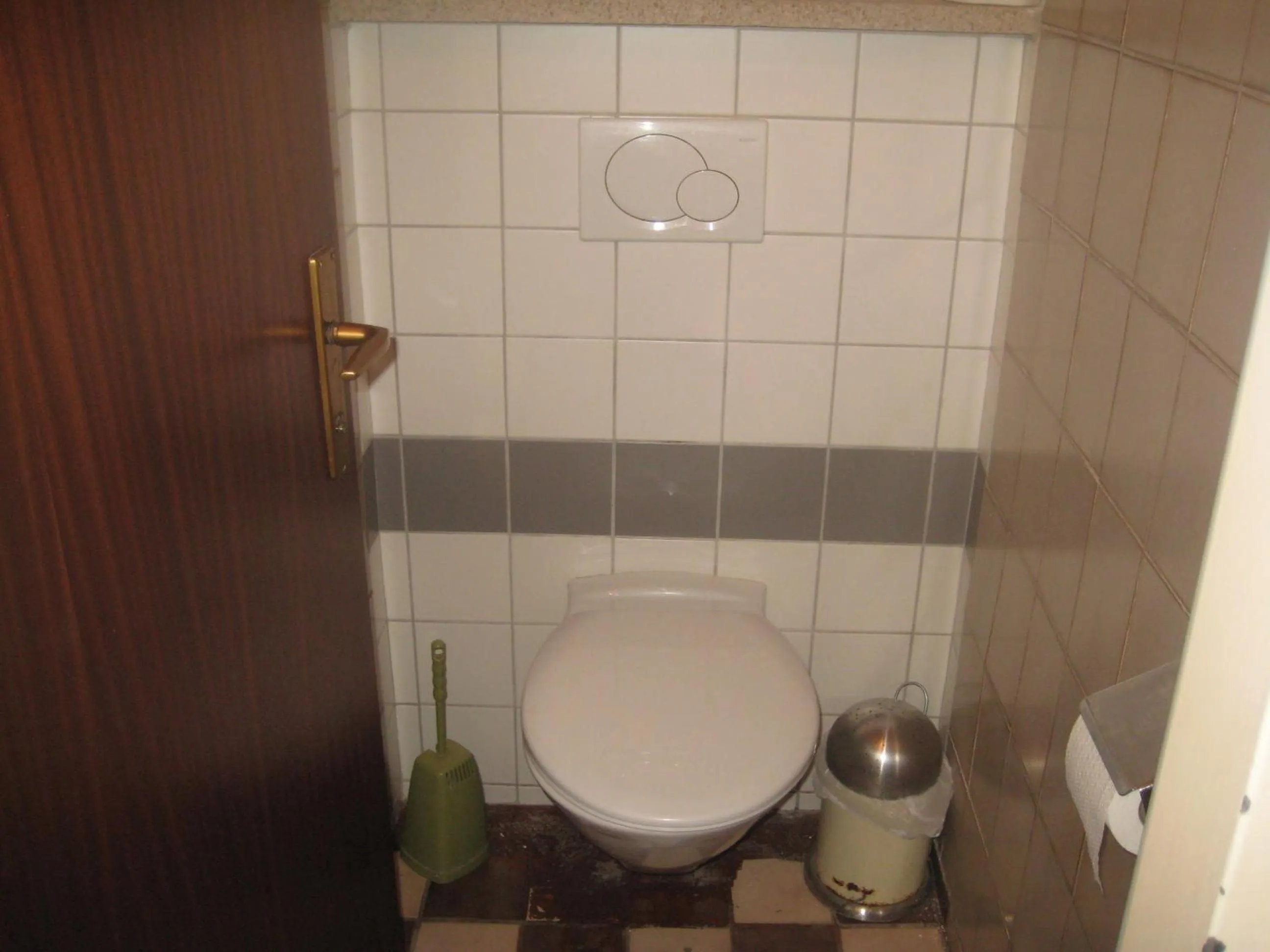 Toilet in HappyHostel