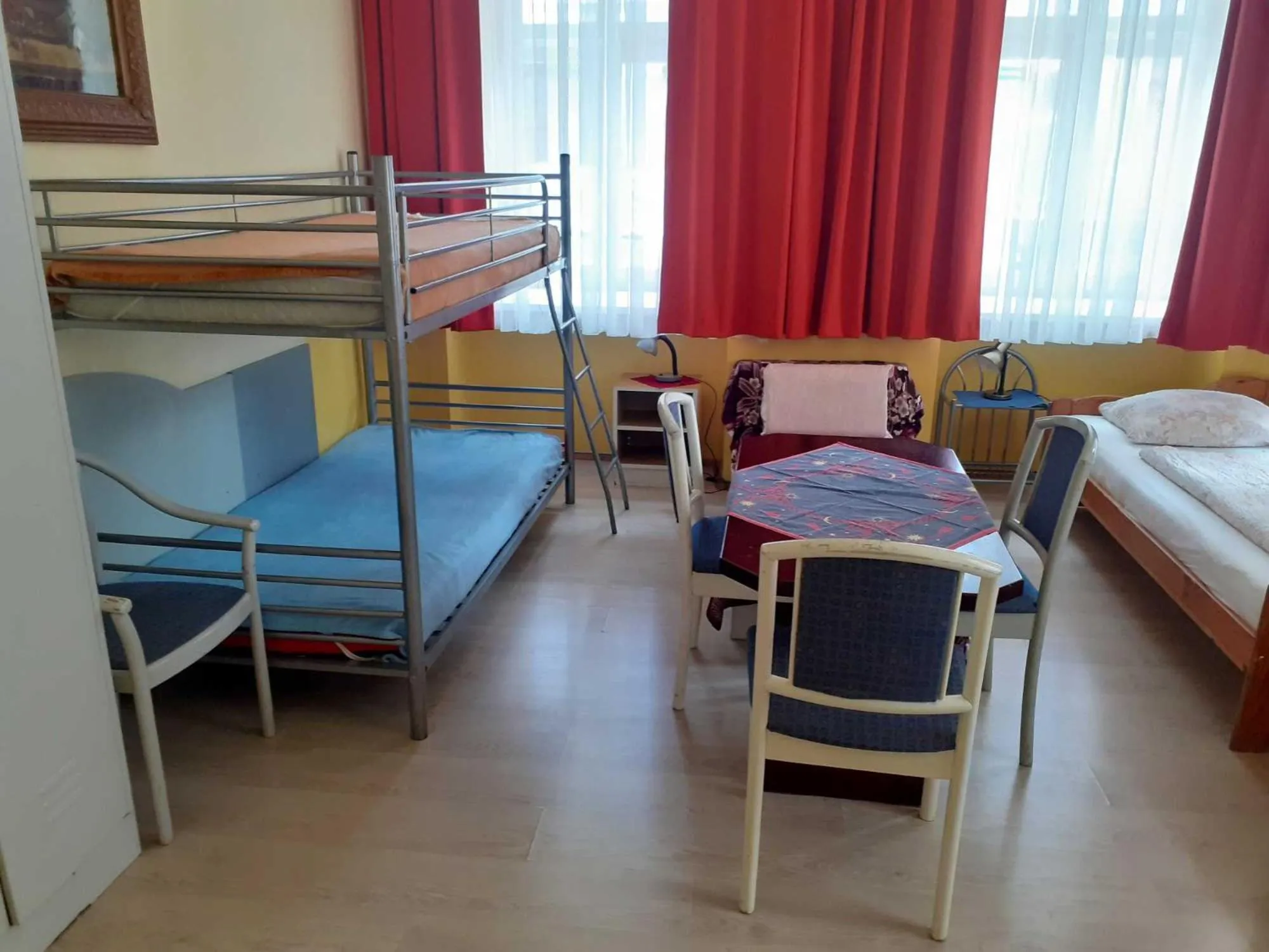 Photo of the whole room, Bed in HappyHostel