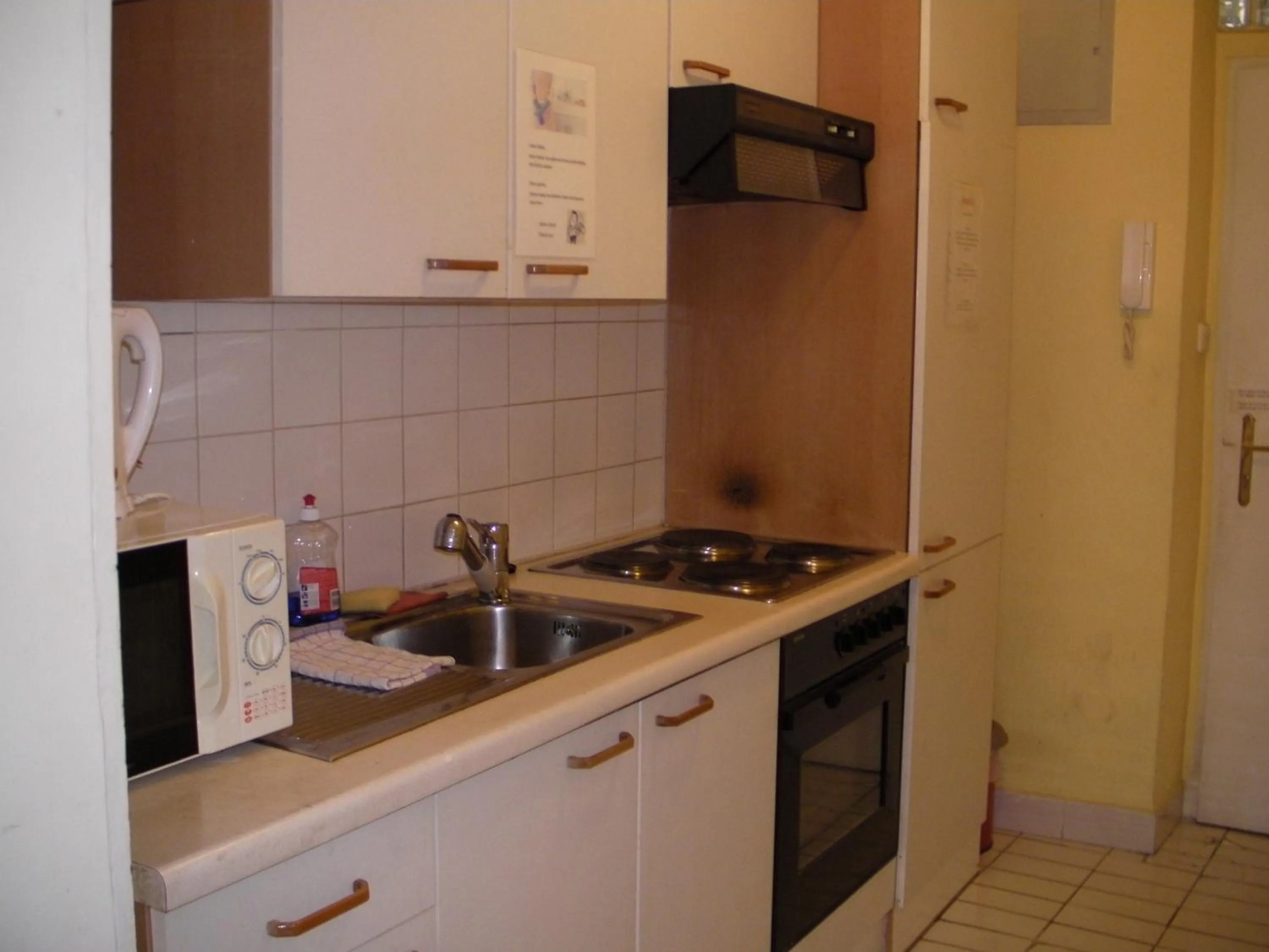 Kitchen or kitchenette in HappyHostel