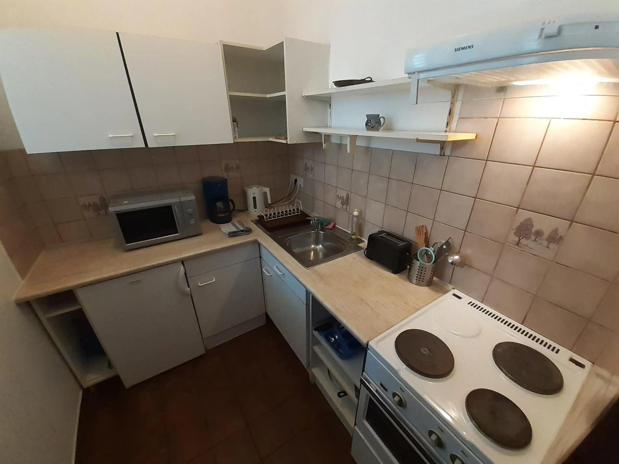 Kitchen or kitchenette in HappyHostel