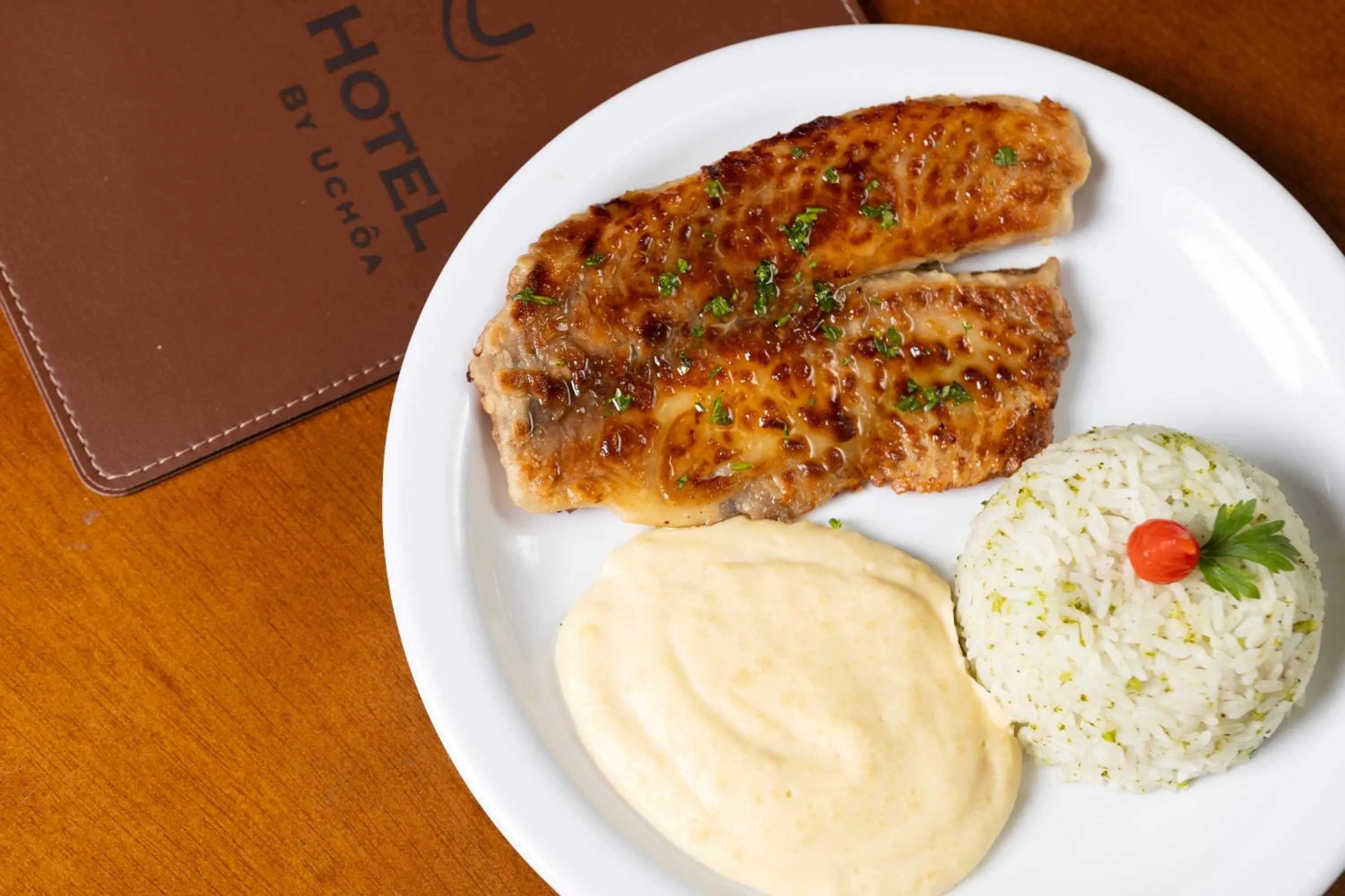 Restaurant/places to eat in RILL HOTEL BY UCHÔA