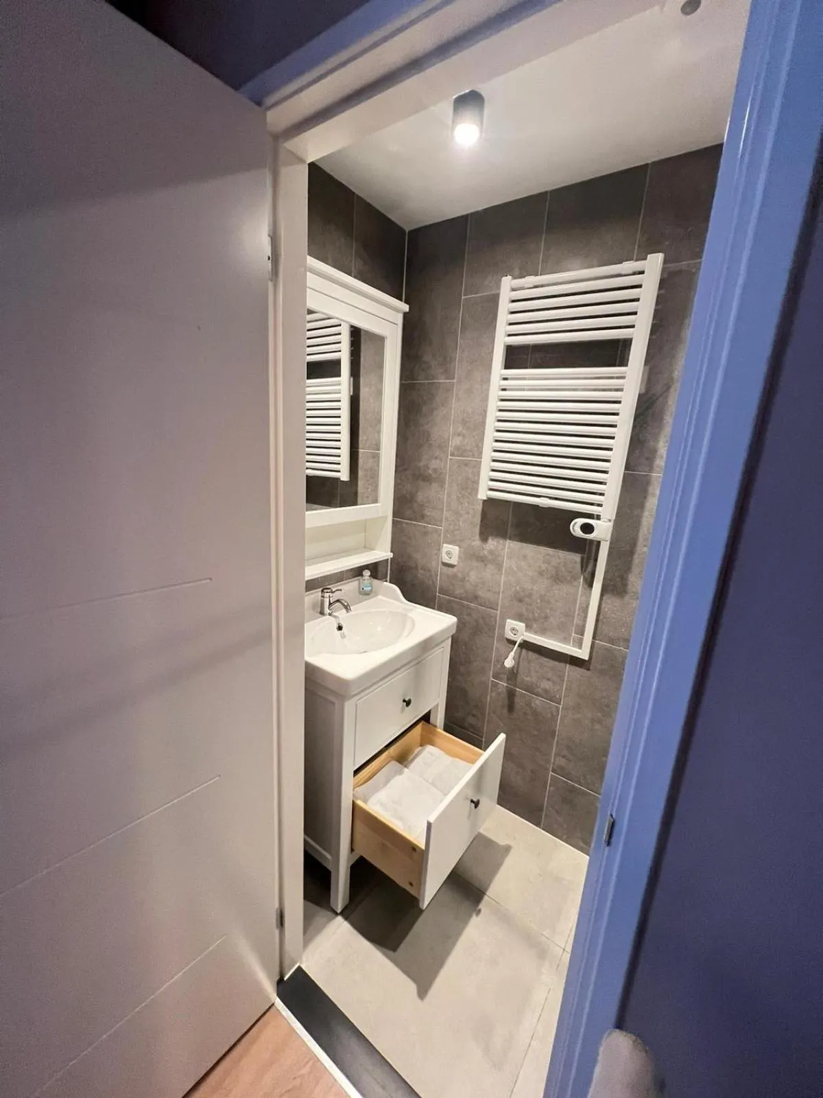 Shower in Rotterdam Inn