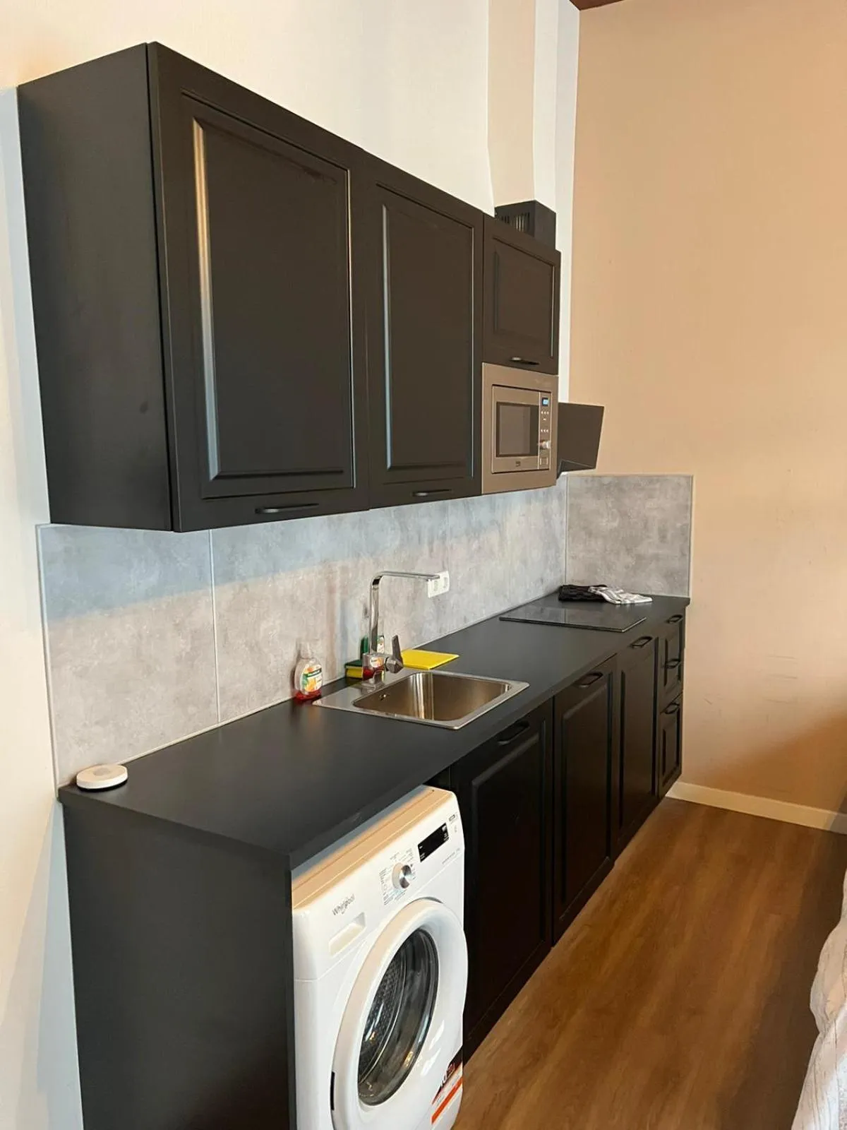 Kitchen or kitchenette in Rotterdam Inn