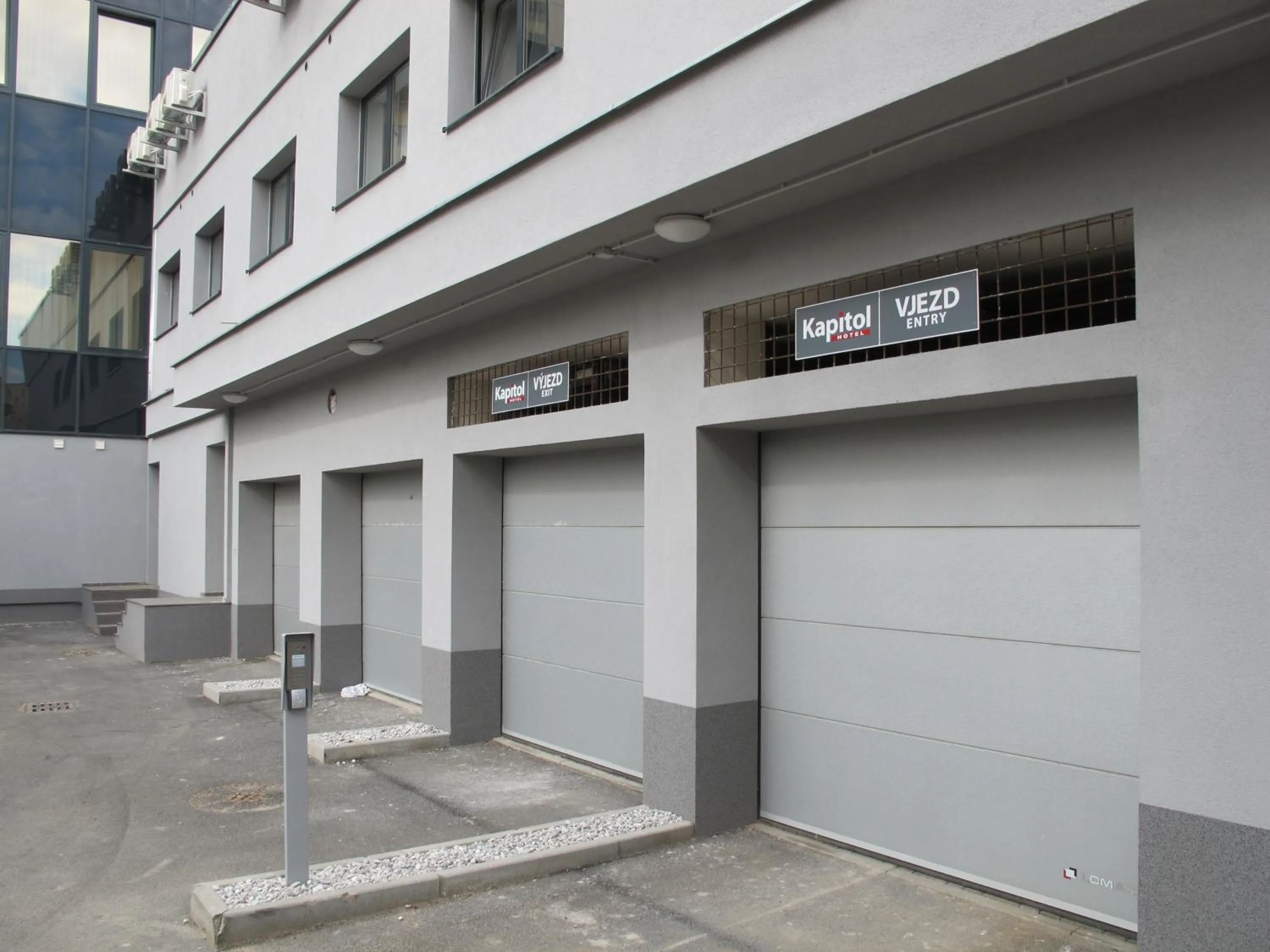 Facade/entrance in Hotel Kapitol