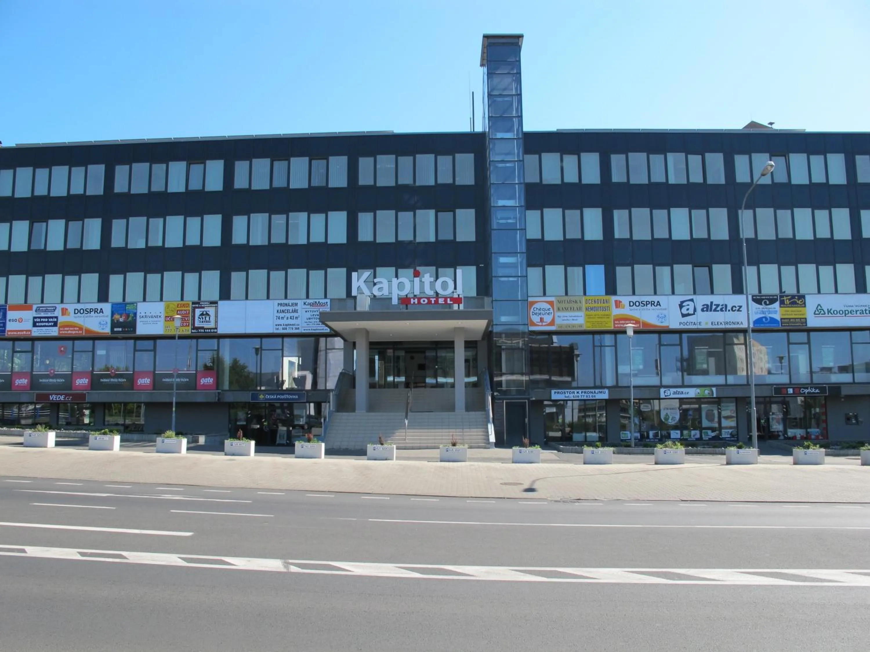 Facade/entrance in Hotel Kapitol