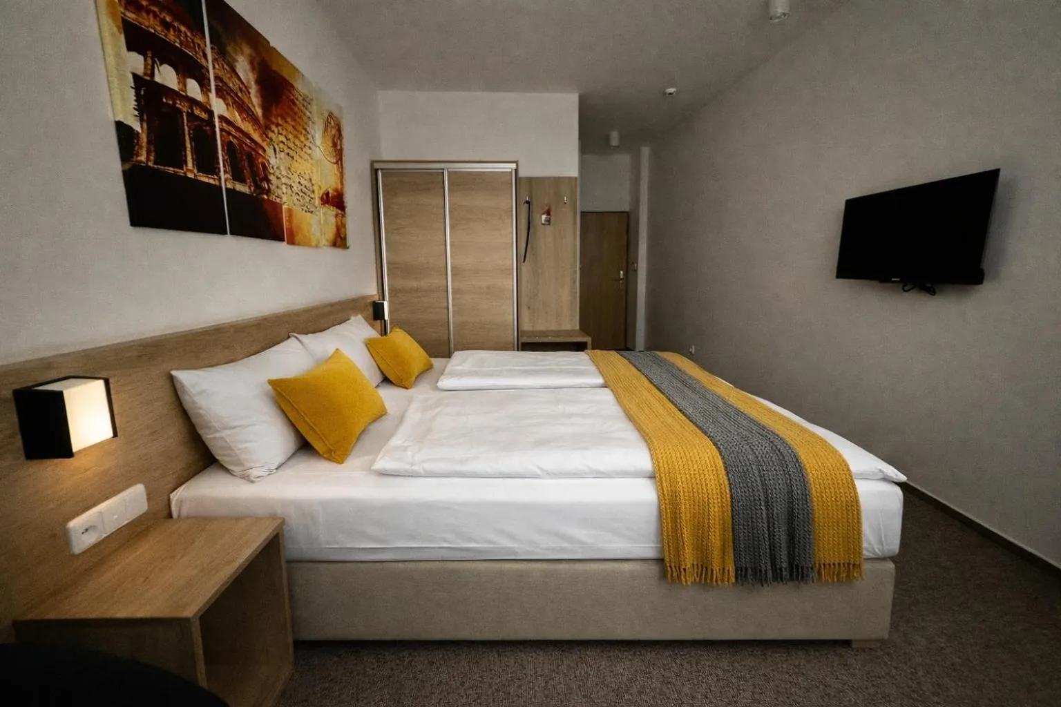 Bed in Hotel Kapitol