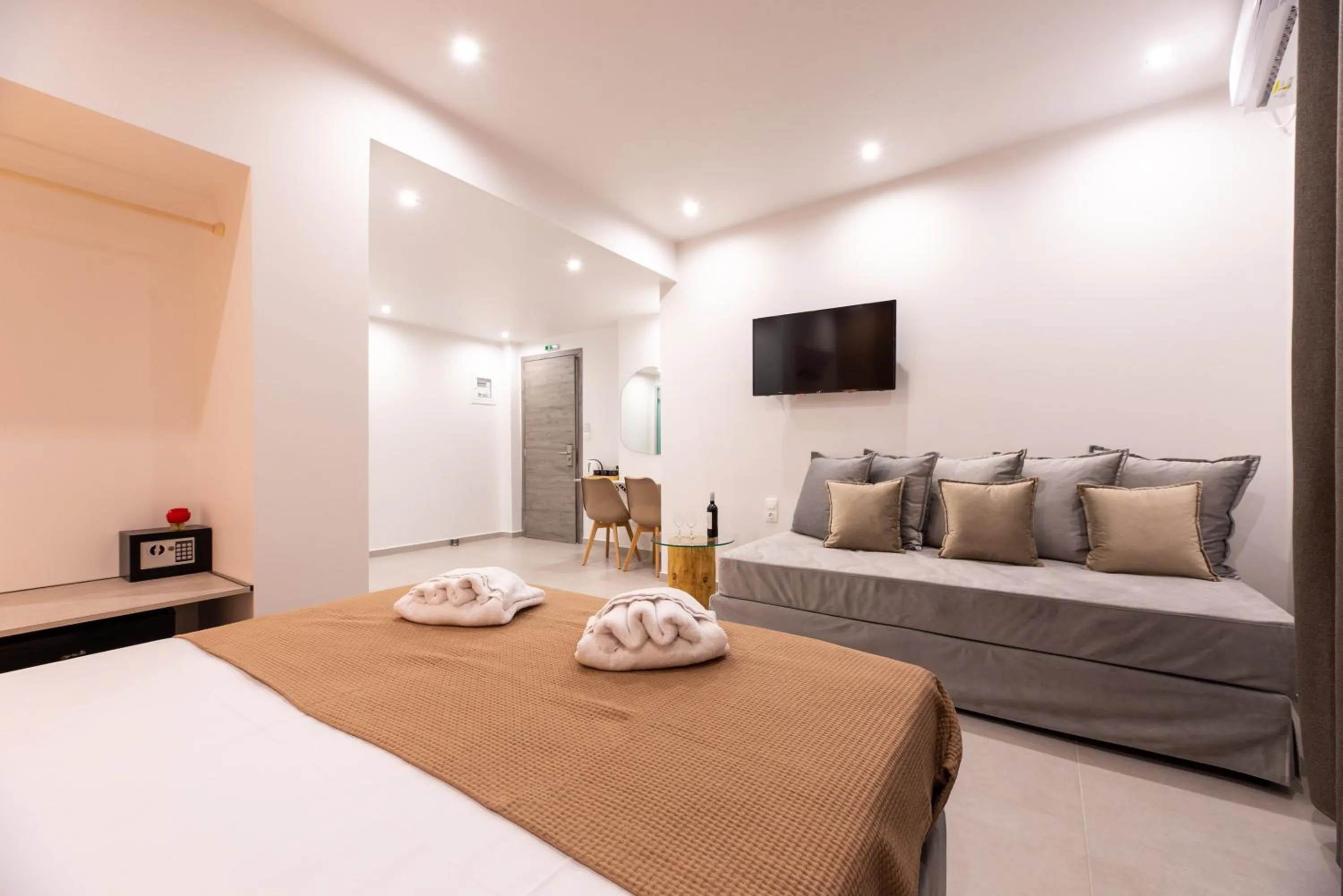 Photo of the whole room, Bed in Airscape Hotel Free Shuttle From And To Athen's Airport