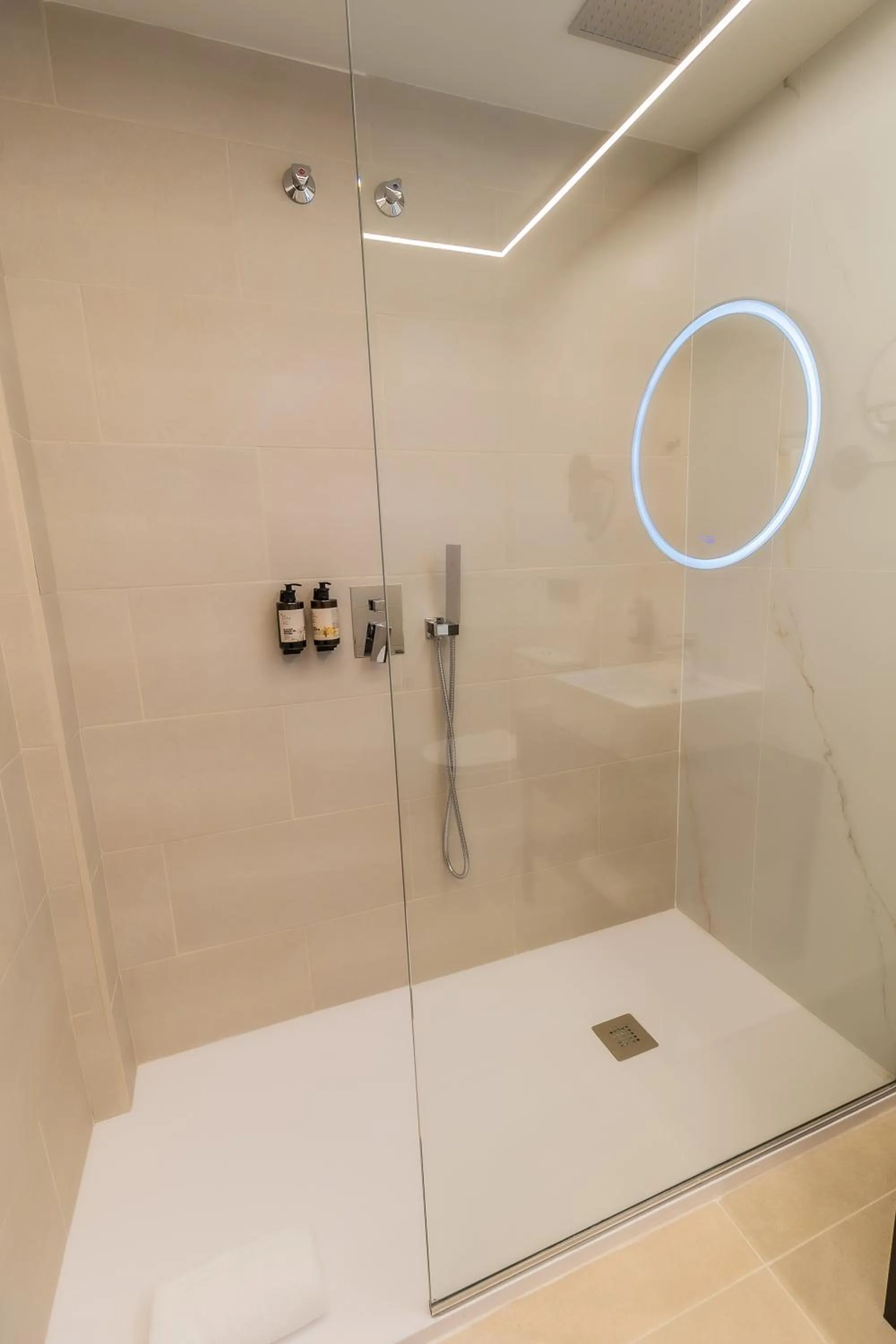 Shower in HOTEL CORONA DE PADRÓN