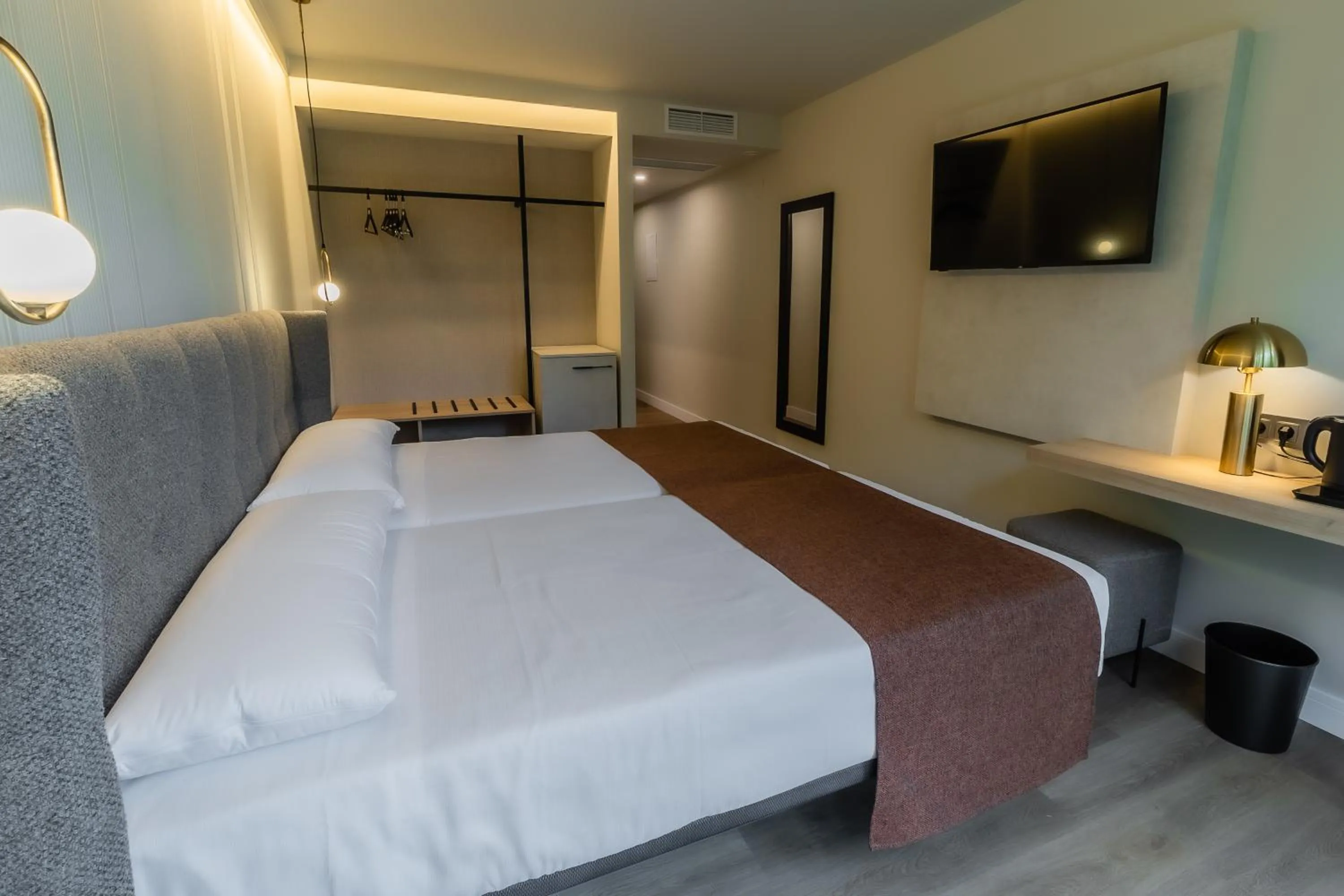 Bed in HOTEL CORONA DE PADRÓN