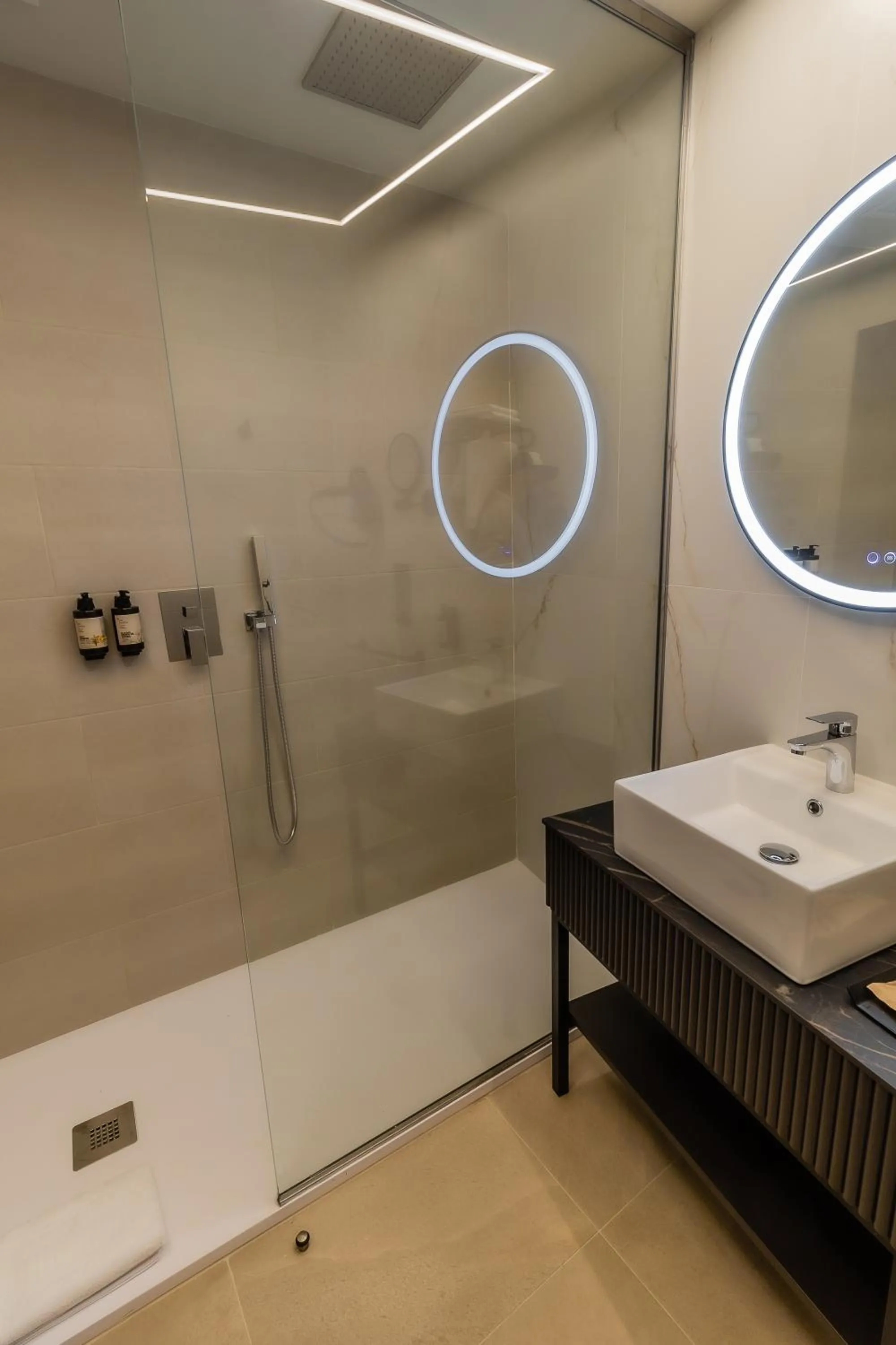 Bathroom in HOTEL CORONA DE PADRÓN