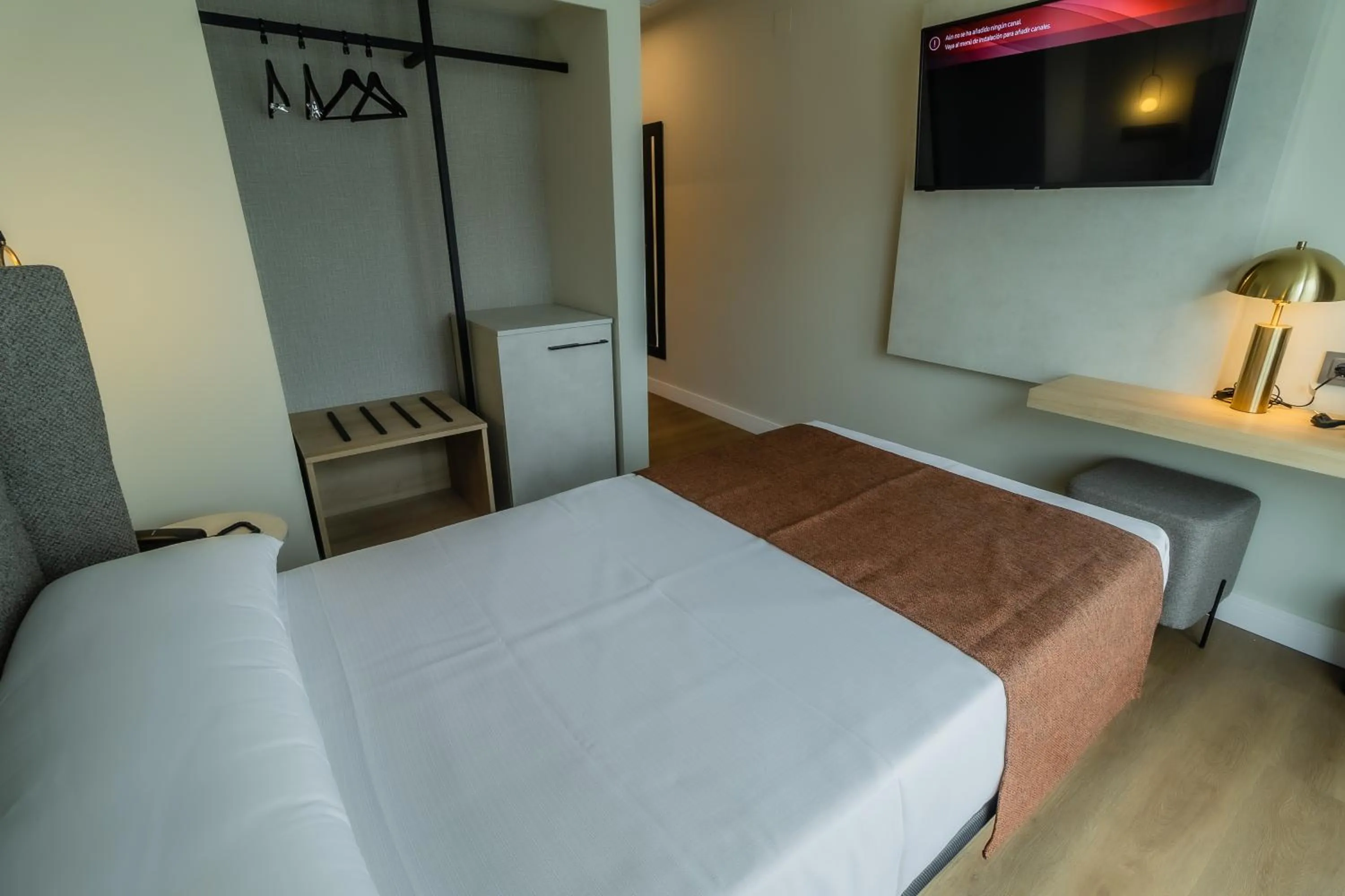 Photo of the whole room, Bed in HOTEL CORONA DE PADRÓN