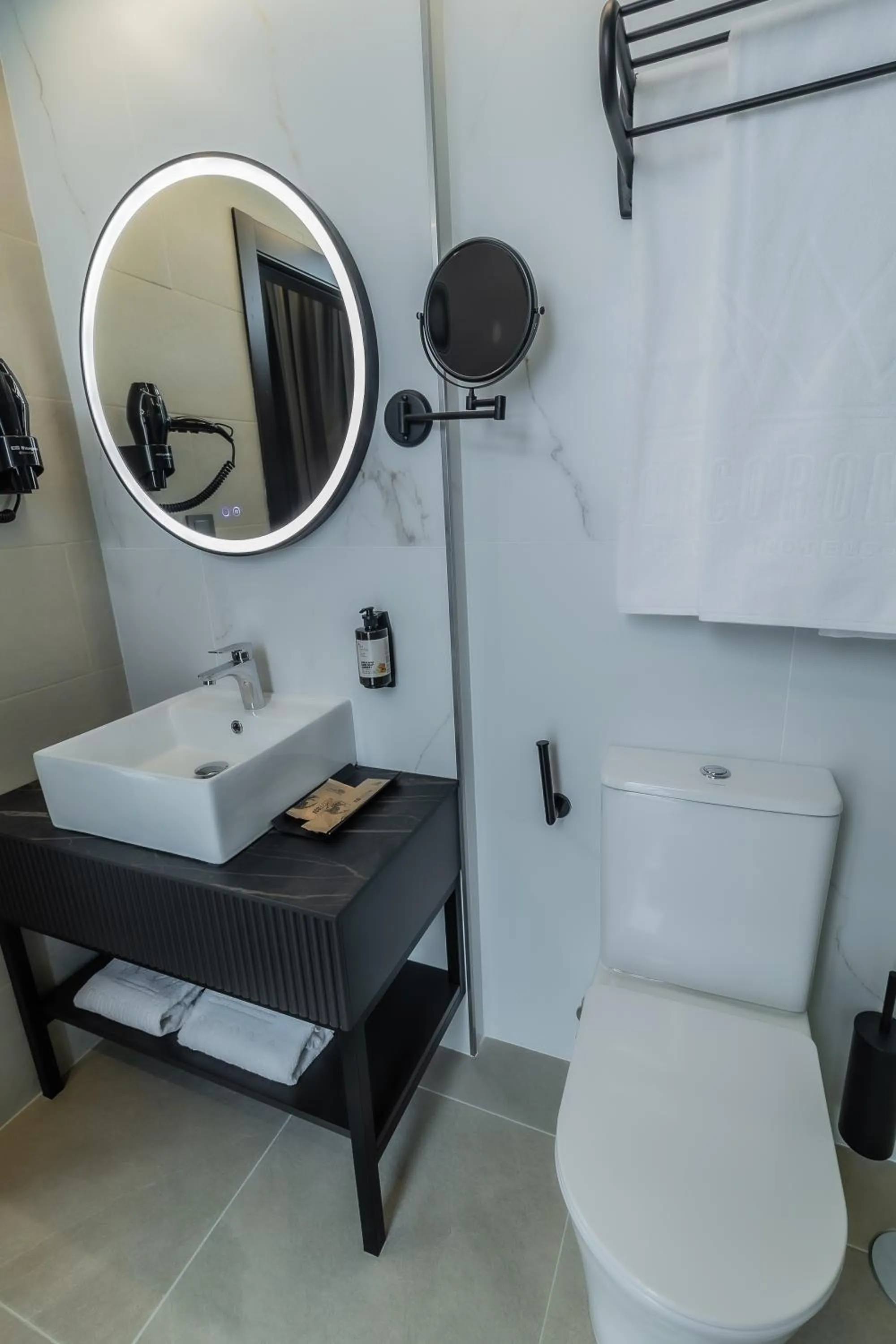 Bathroom in HOTEL CORONA DE PADRÓN
