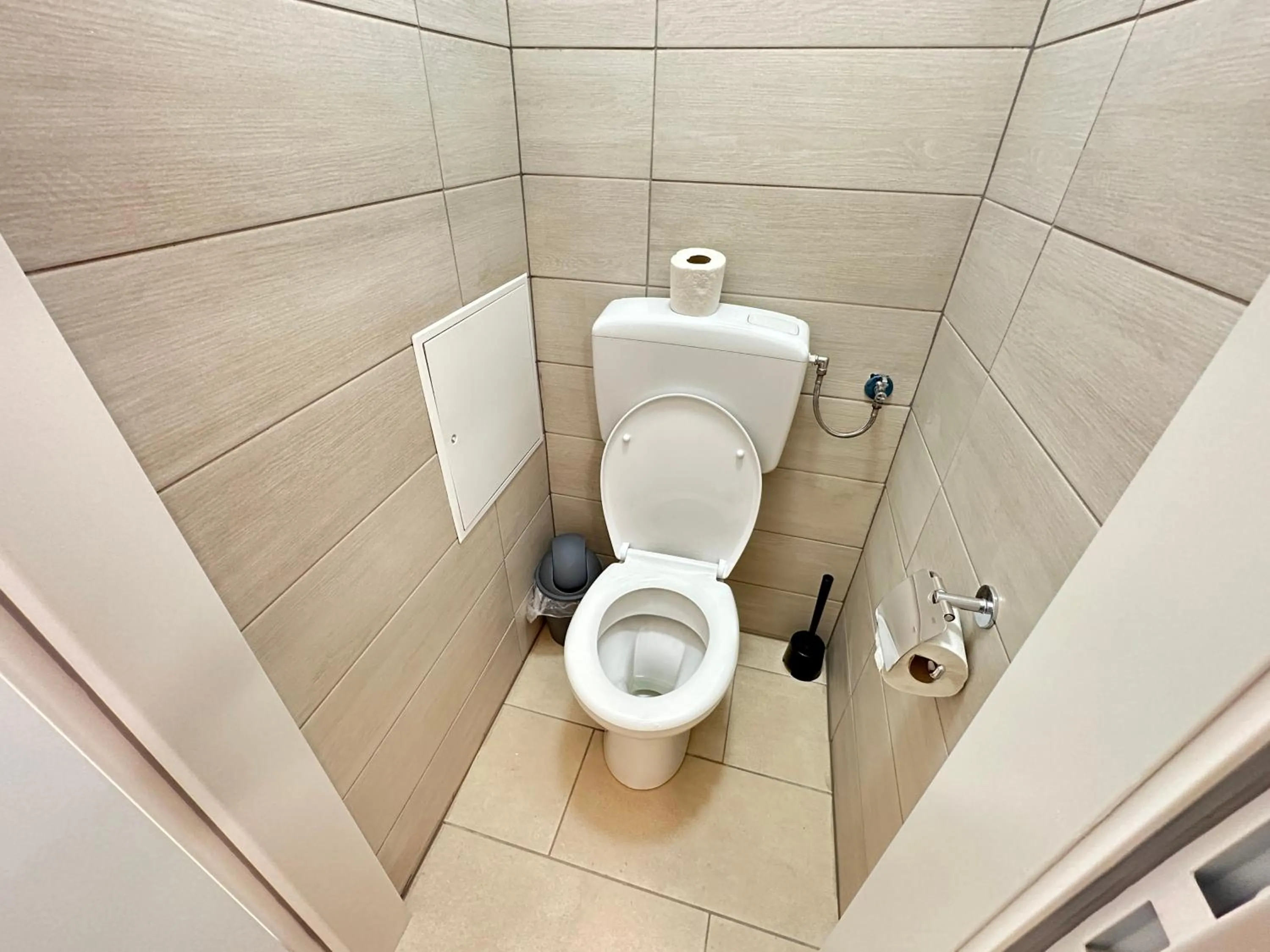 Toilet in Railway Ljubljana ROOMS