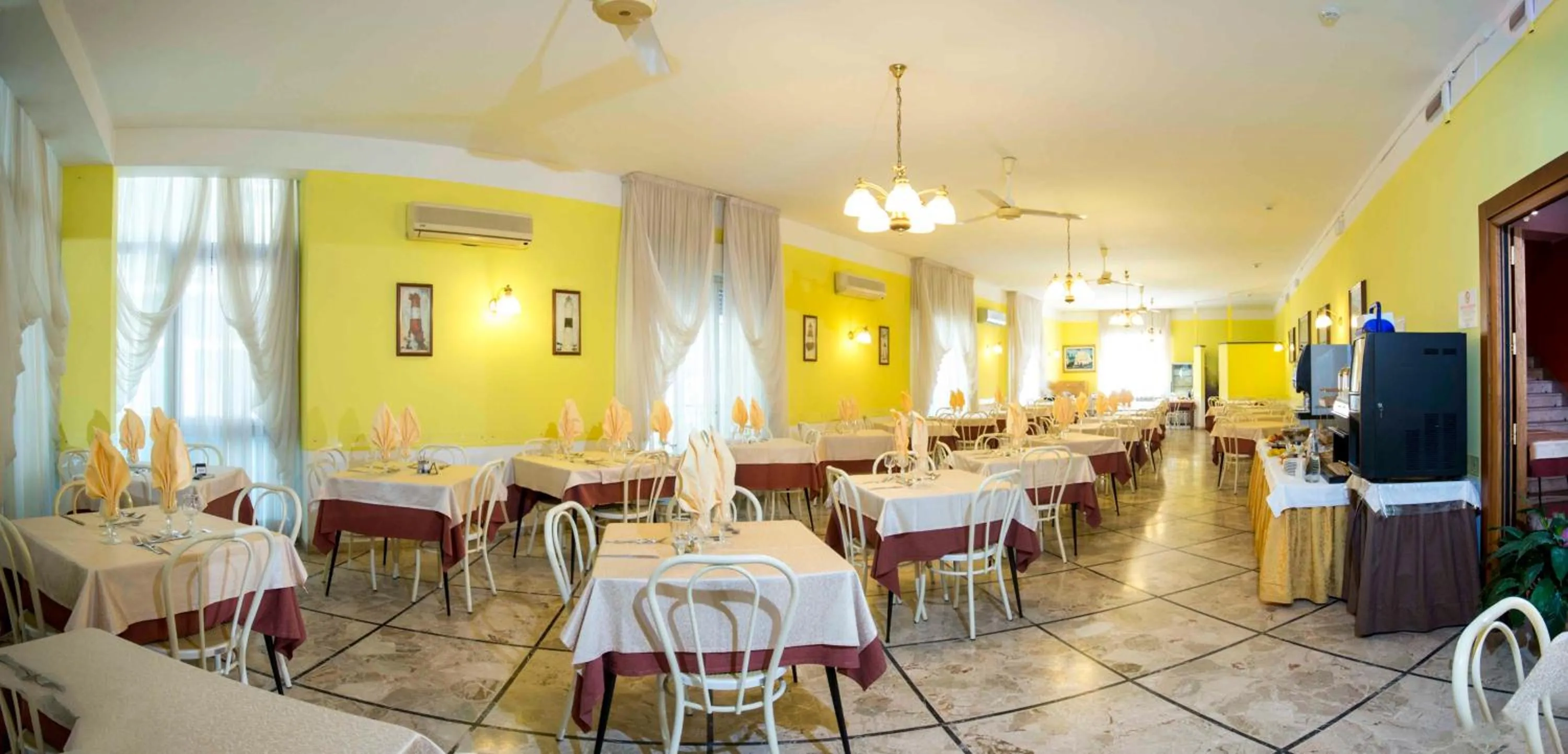 Restaurant/places to eat in Hotel Veliero