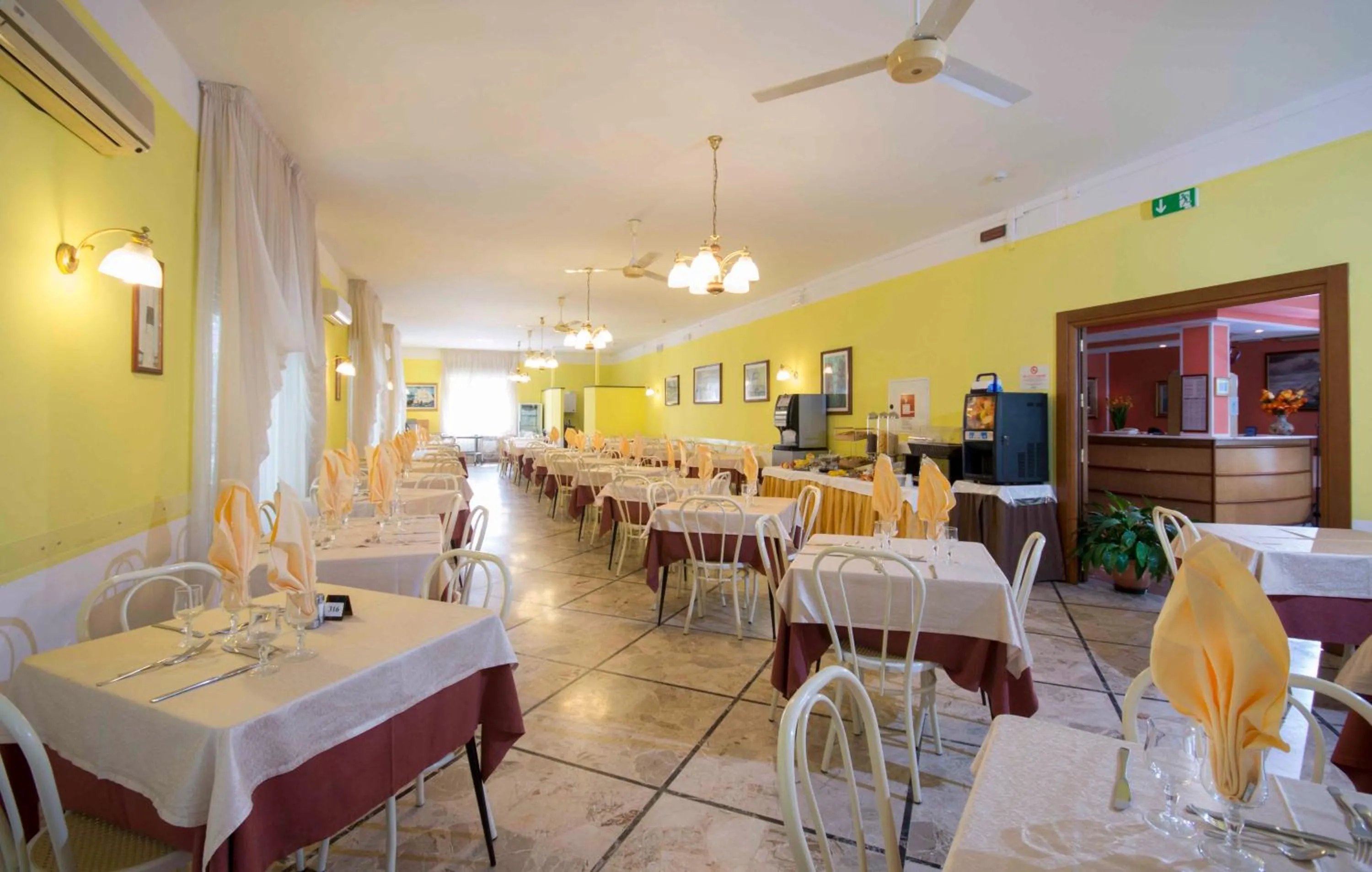 Restaurant/places to eat in Hotel Veliero