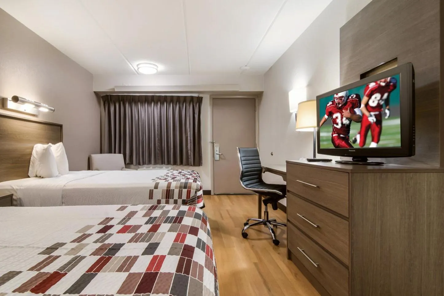 Photo of the whole room, Bed in Red Roof Inn Durham - Duke Univ Medical Center