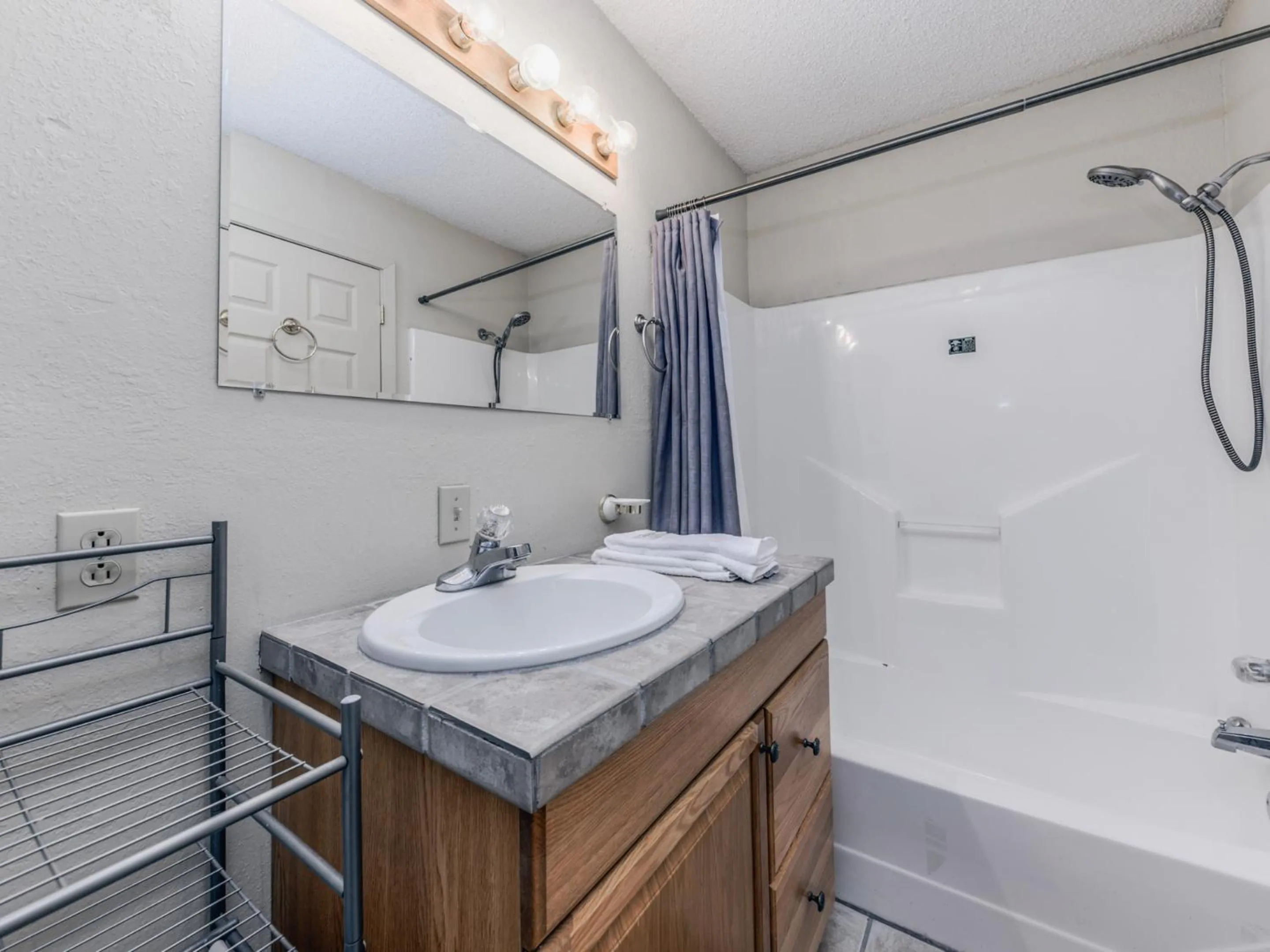 Property building in Hidden Forest Lodge