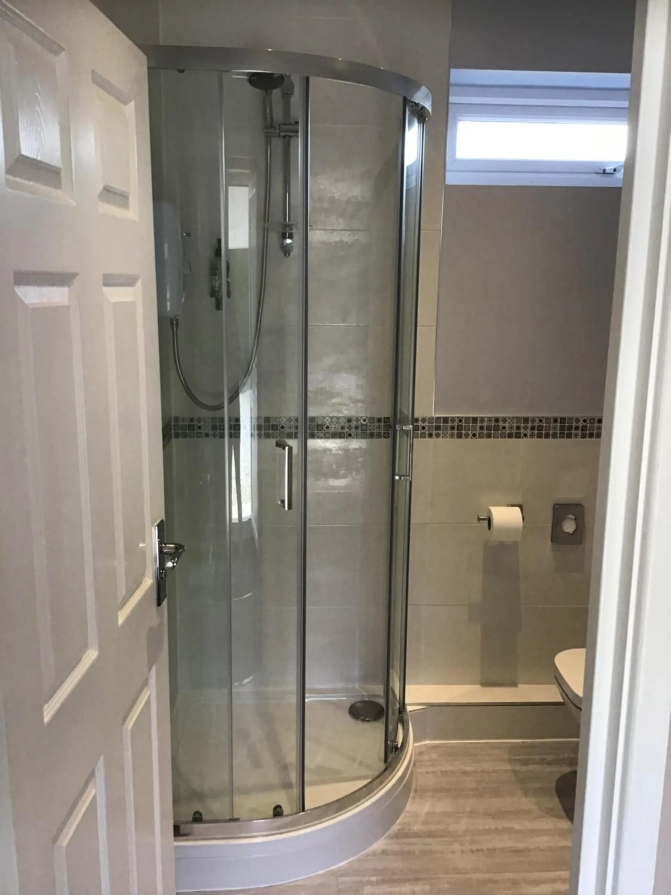 Bathroom in The New Inn Motel