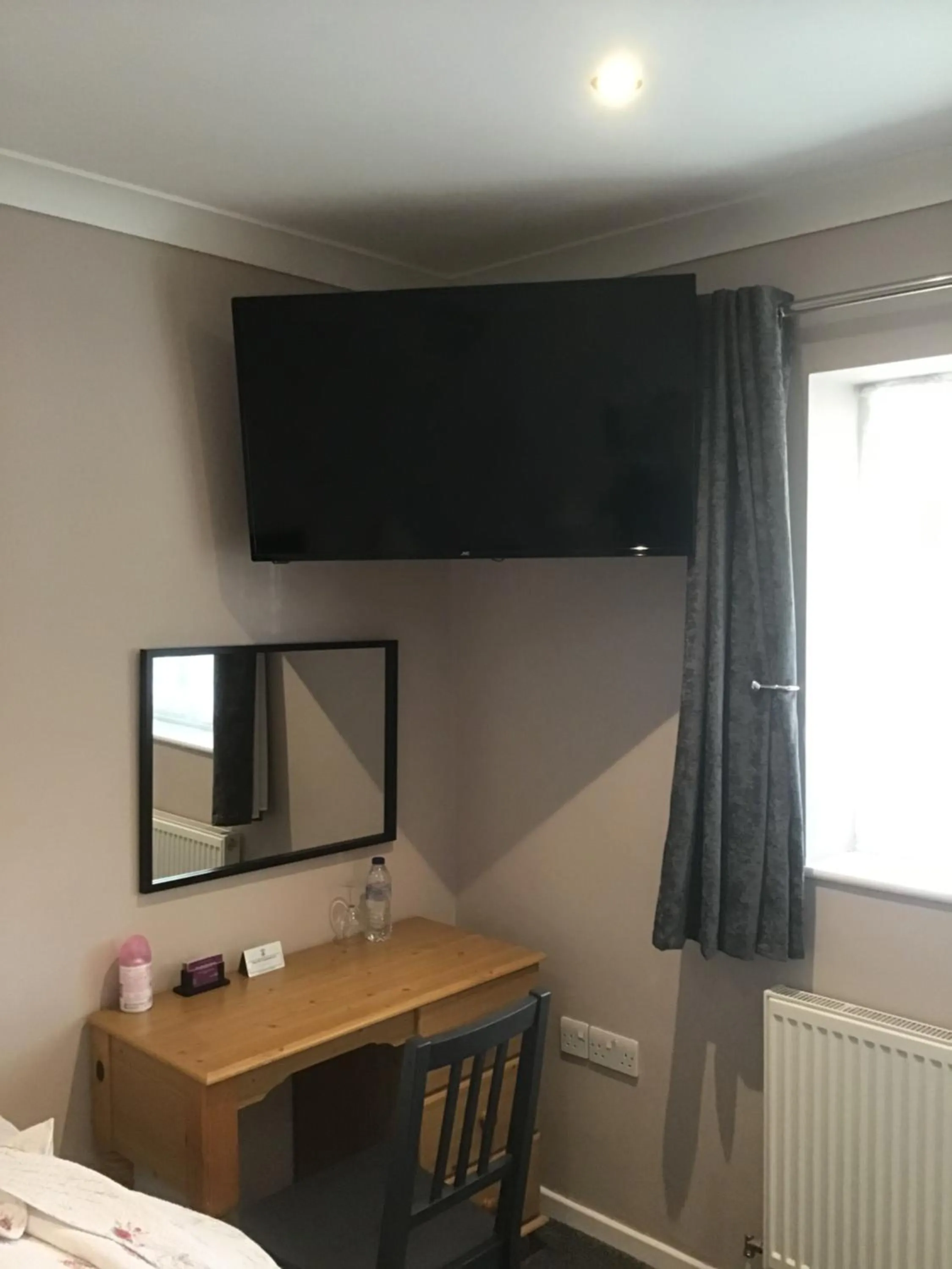 Bedroom in The New Inn Motel