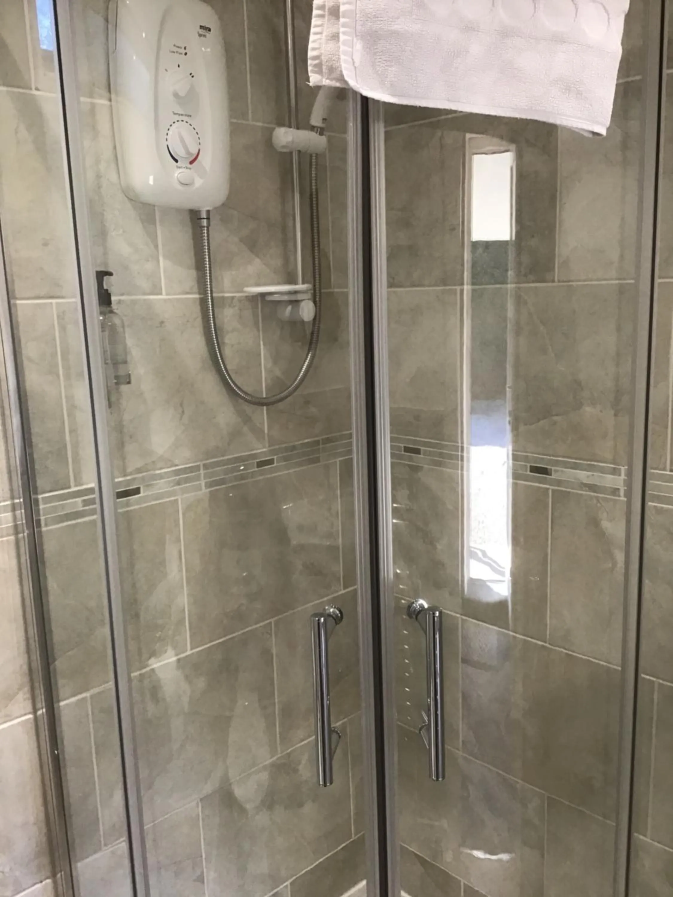 Bathroom in The New Inn Motel