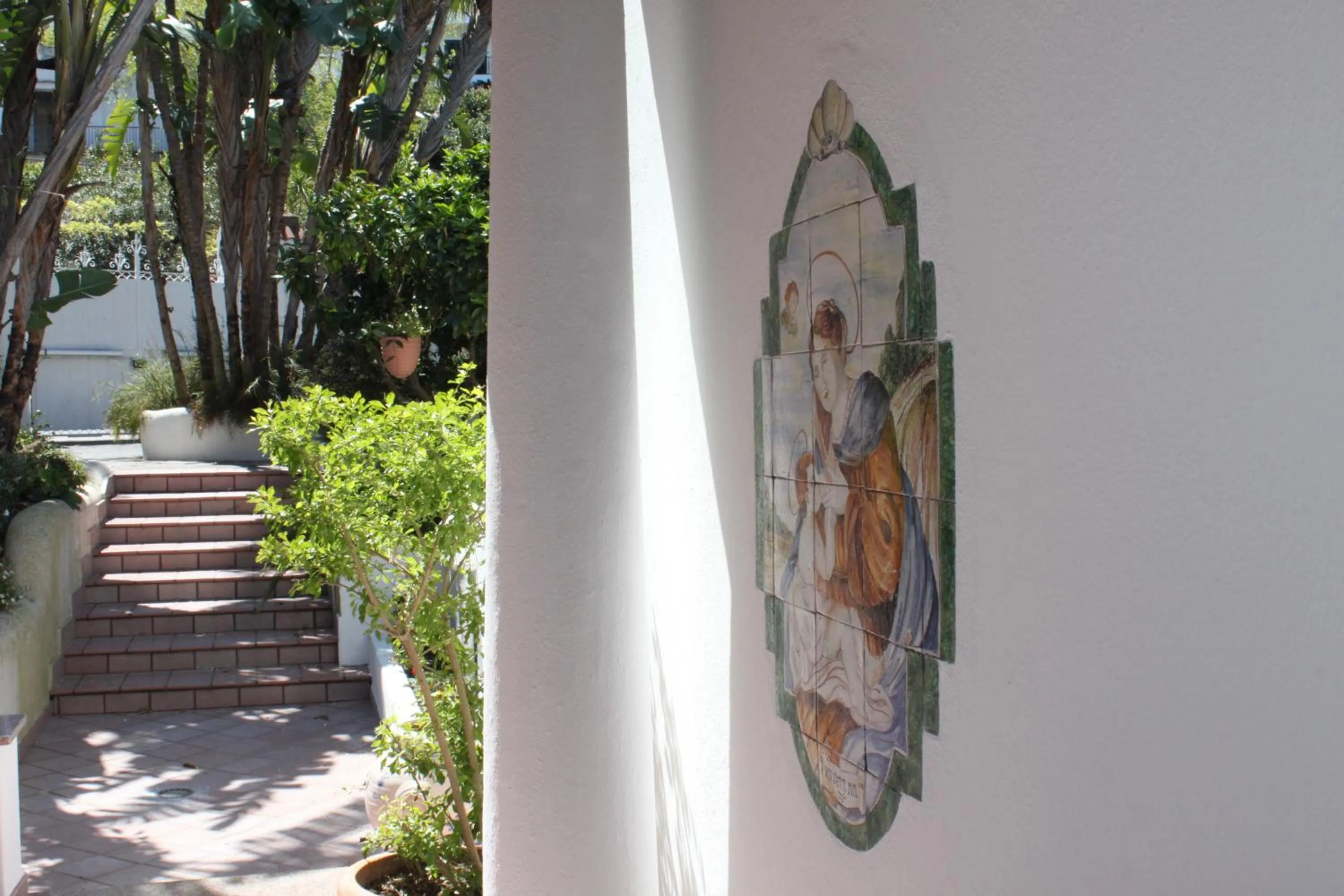 Facade/entrance in Villa Marinella