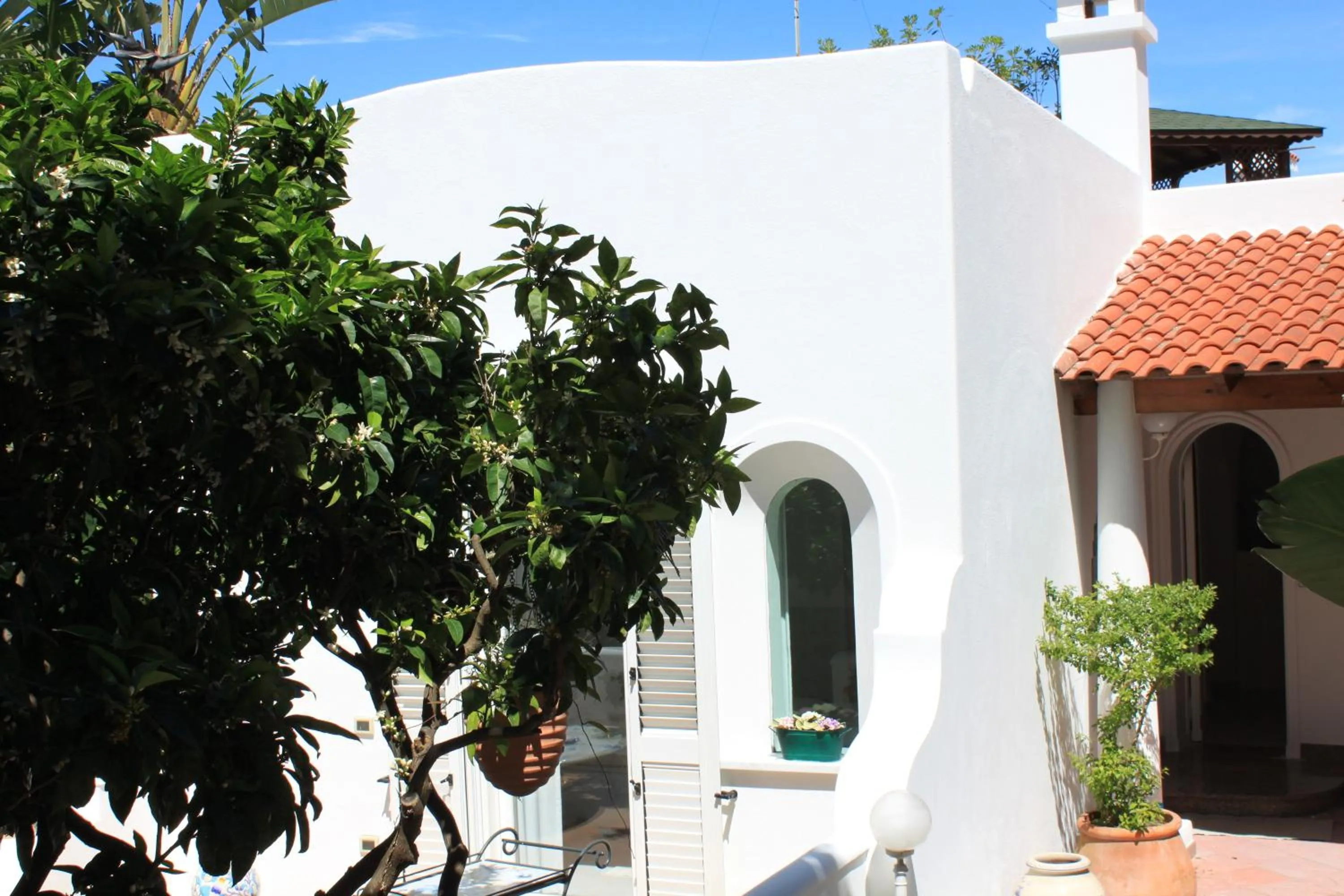 Facade/entrance in Villa Marinella
