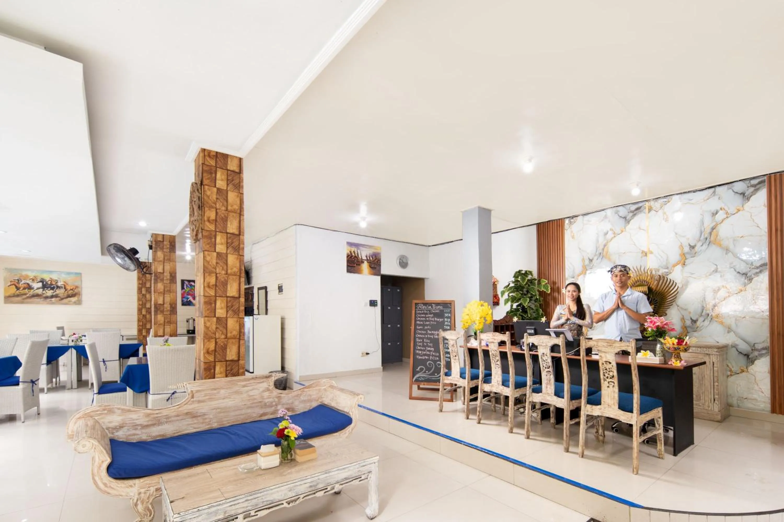 Restaurant/places to eat in Lumbung Sari Hotel Legian