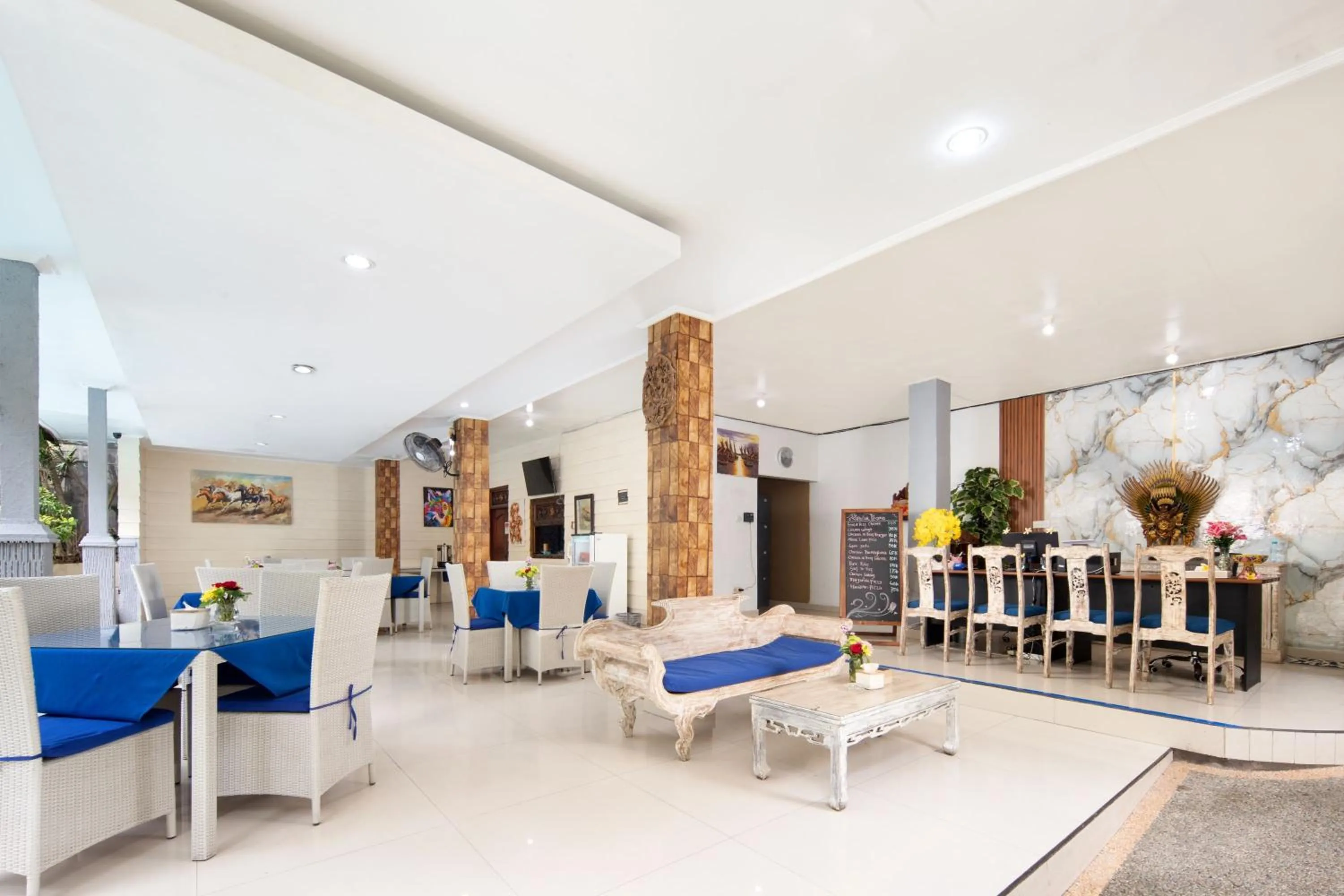 Restaurant/places to eat in Lumbung Sari Hotel Legian