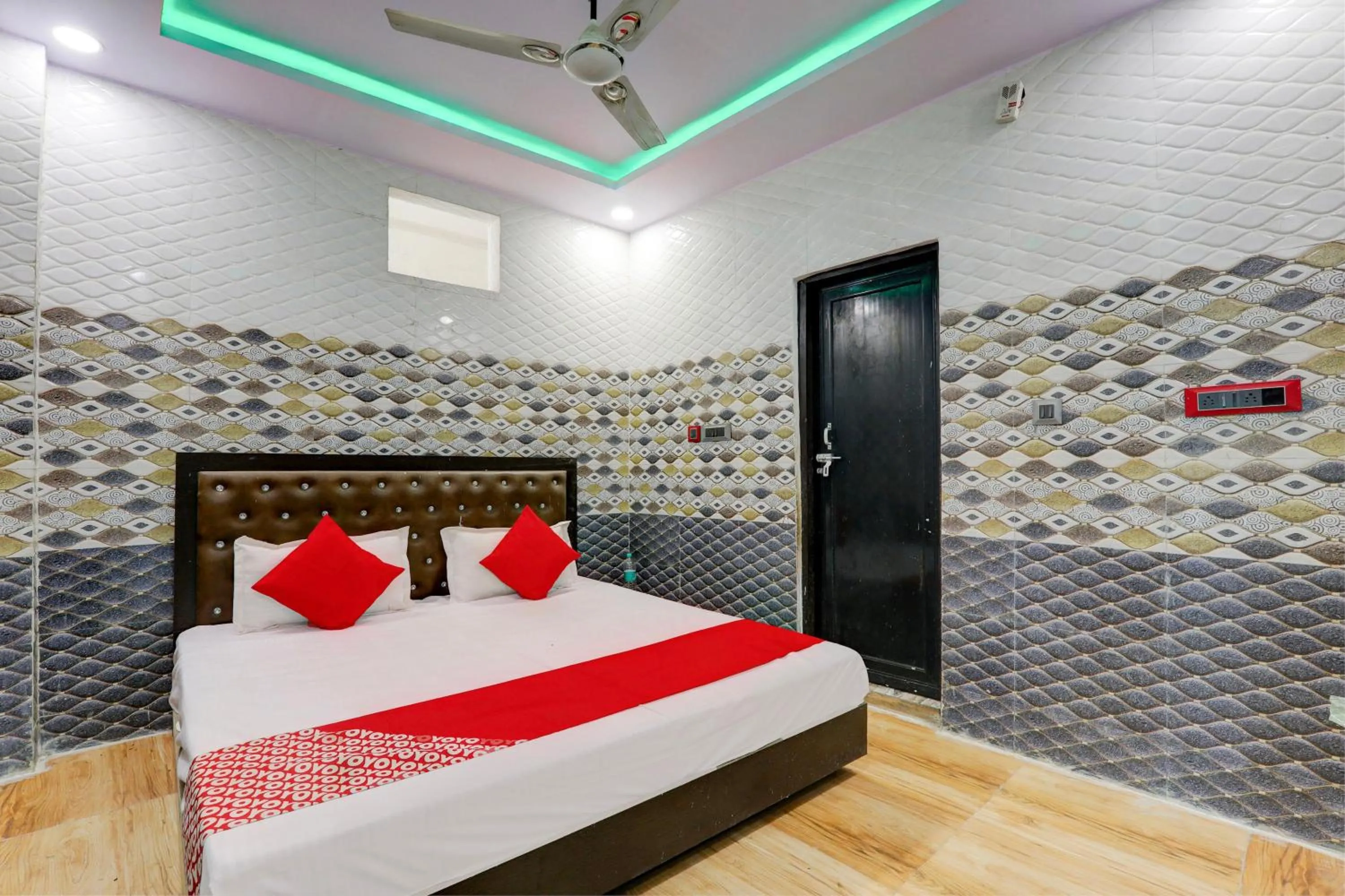 Bedroom, Bed in Hotel O by OYO Diamond Palace