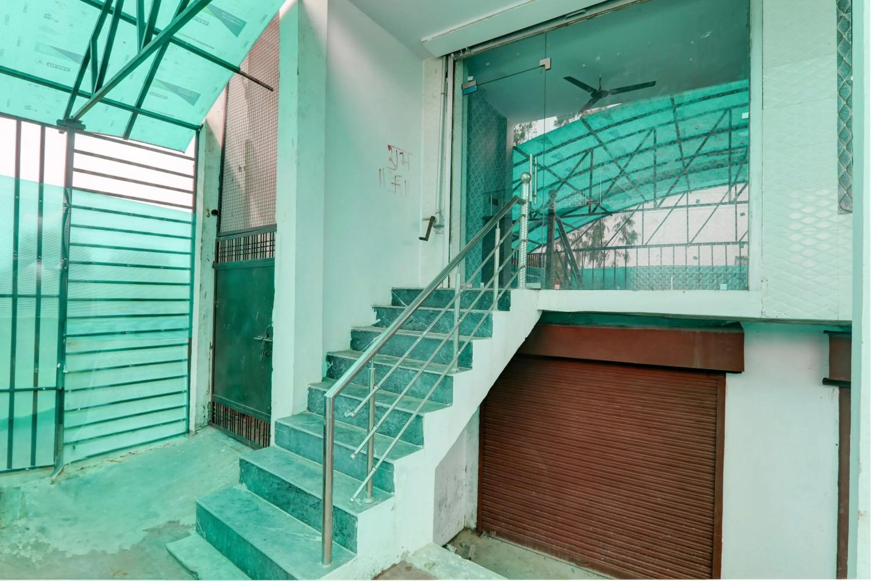 Facade/entrance in Hotel O by OYO Diamond Palace