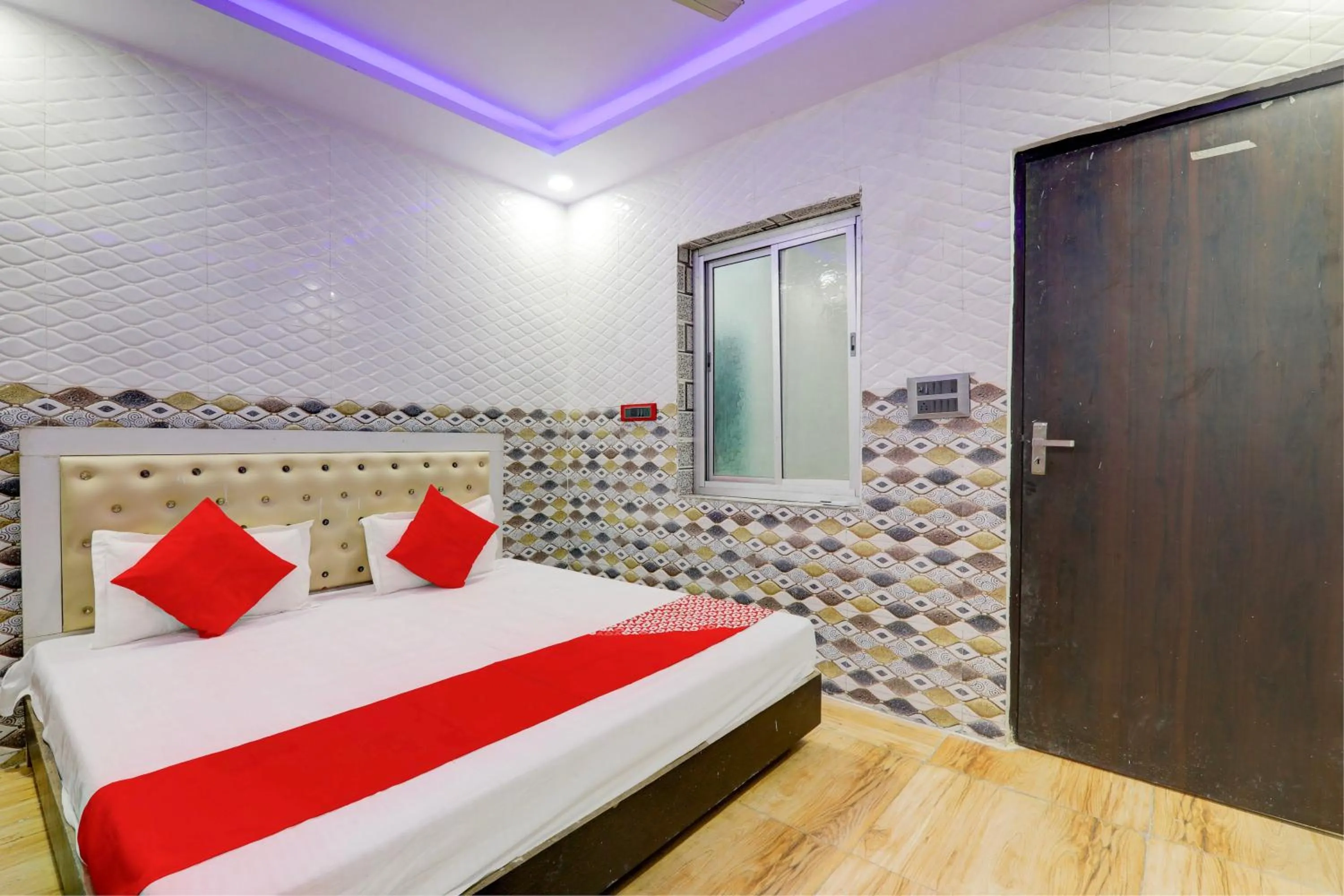 Lobby or reception, Bed in Hotel O by OYO Diamond Palace