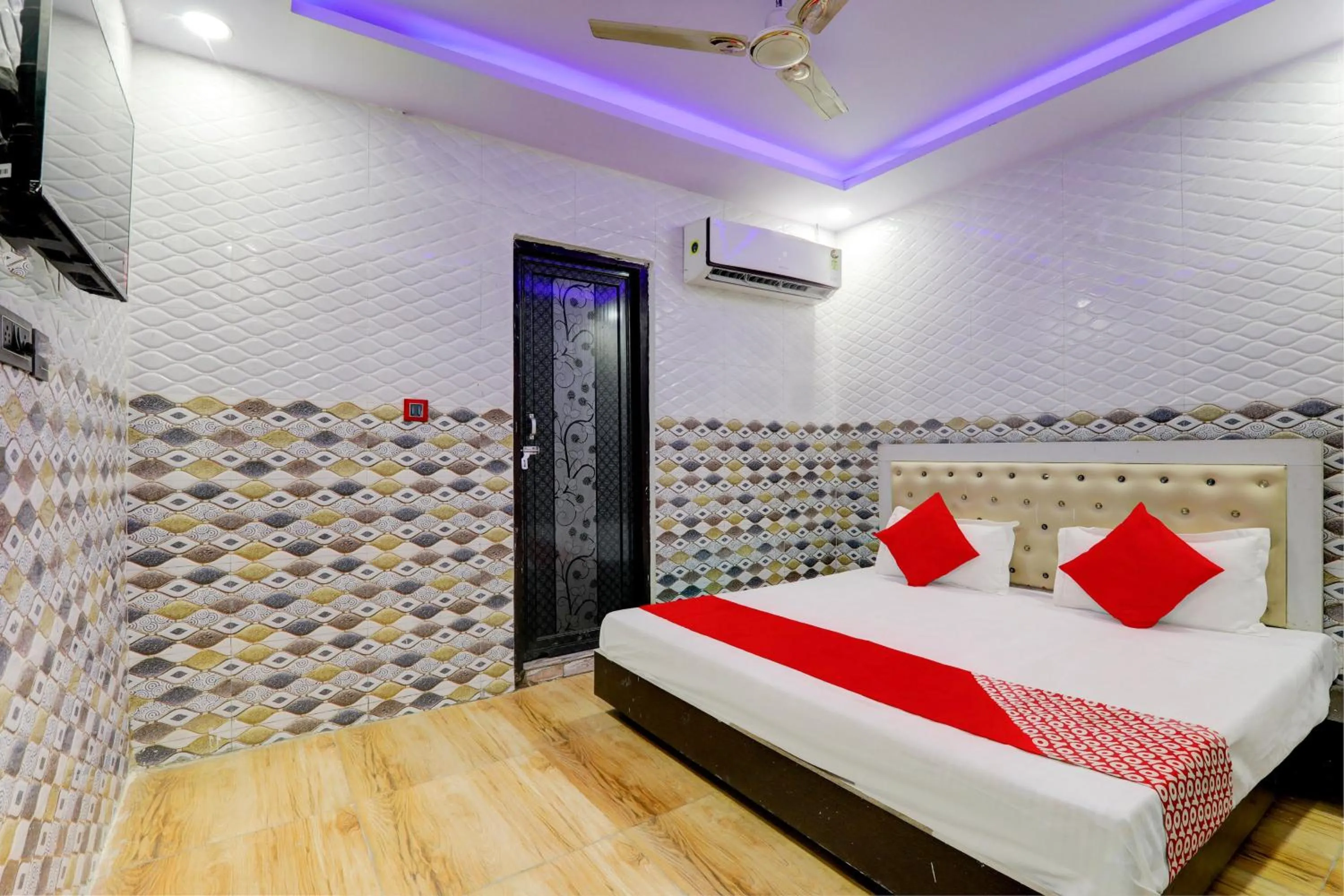 Bedroom, Bed in Hotel O by OYO Diamond Palace