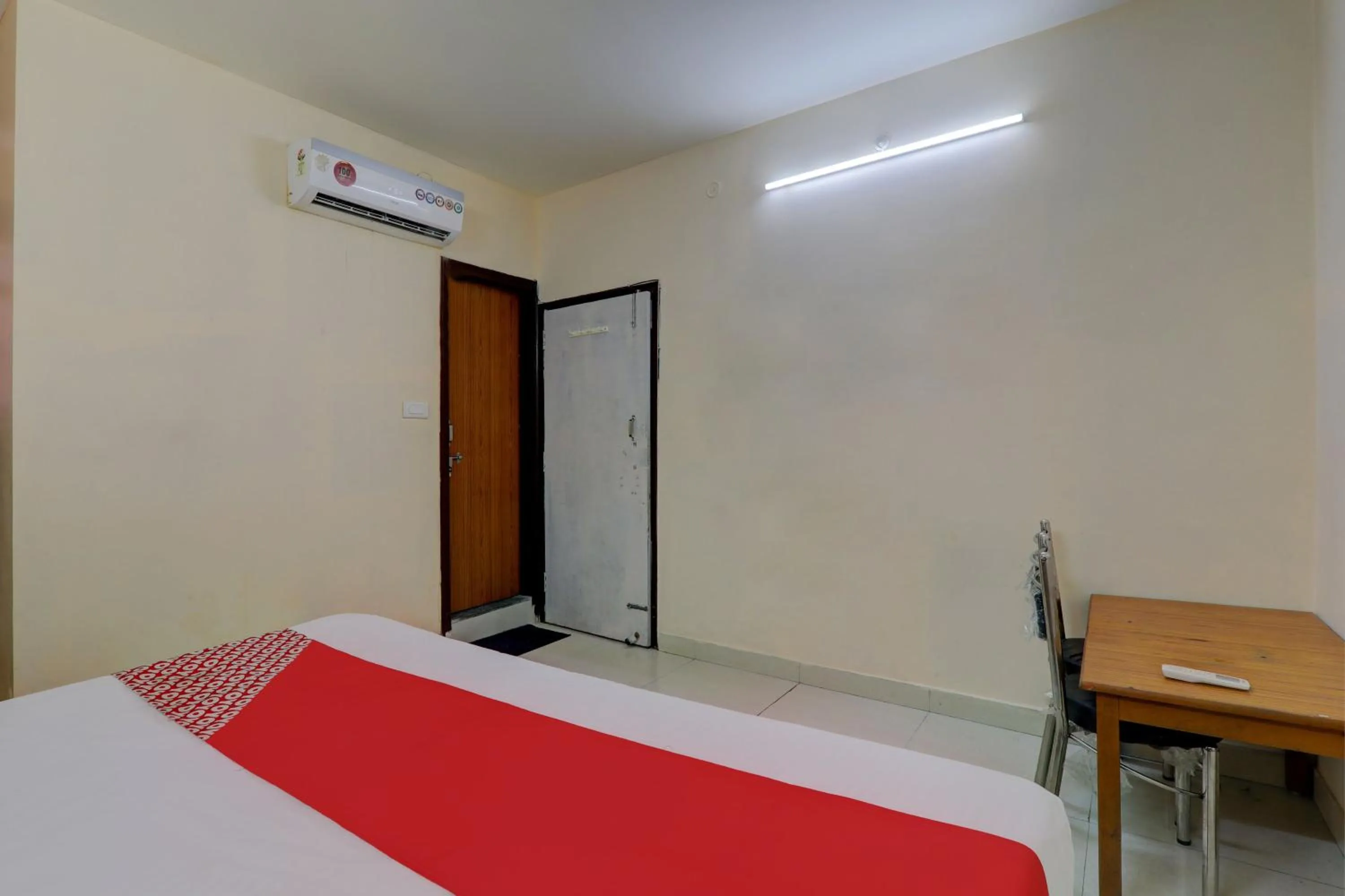 Bedroom, Bed in Hotel O RAAS INN