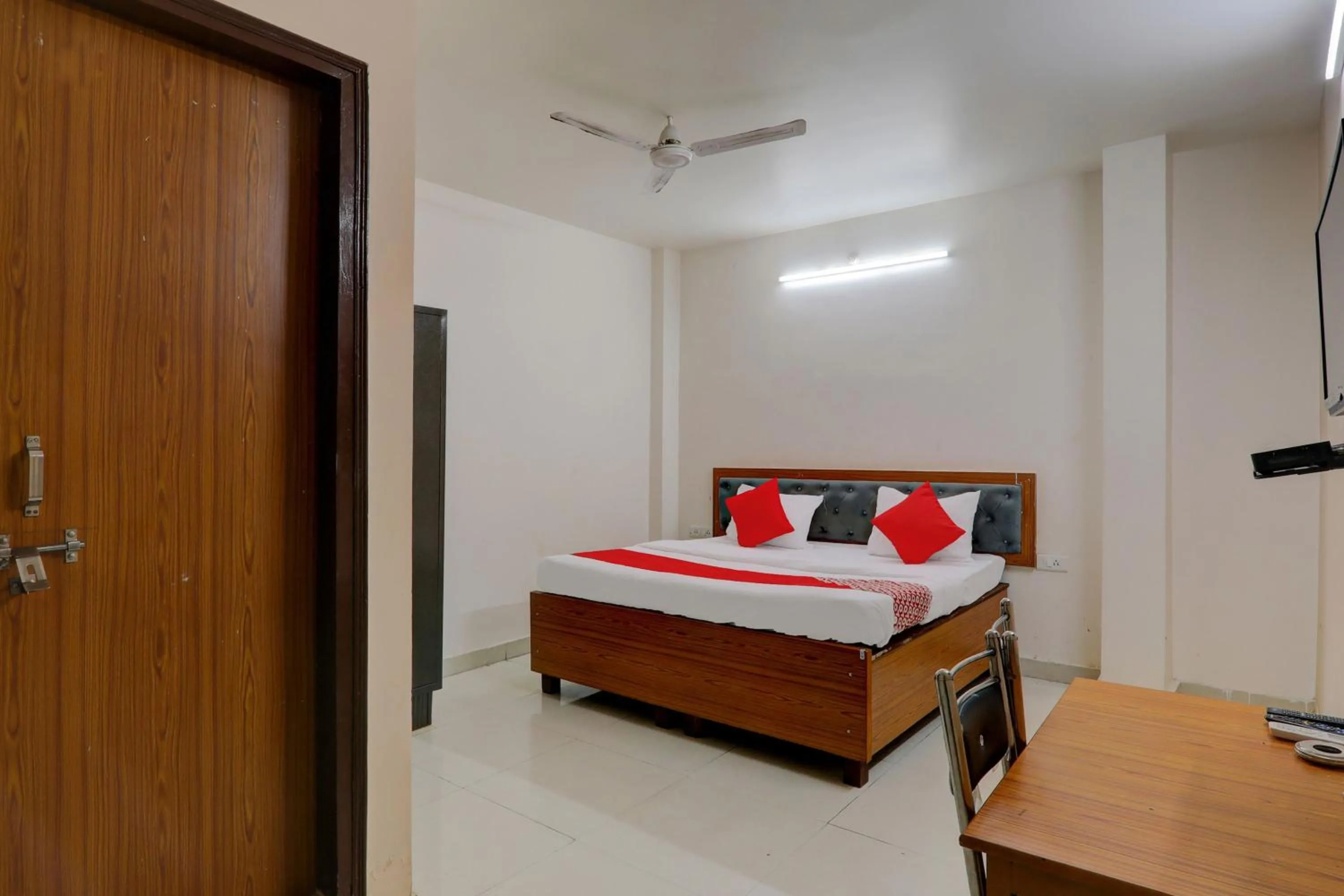 Bedroom, Bed in Hotel O RAAS INN