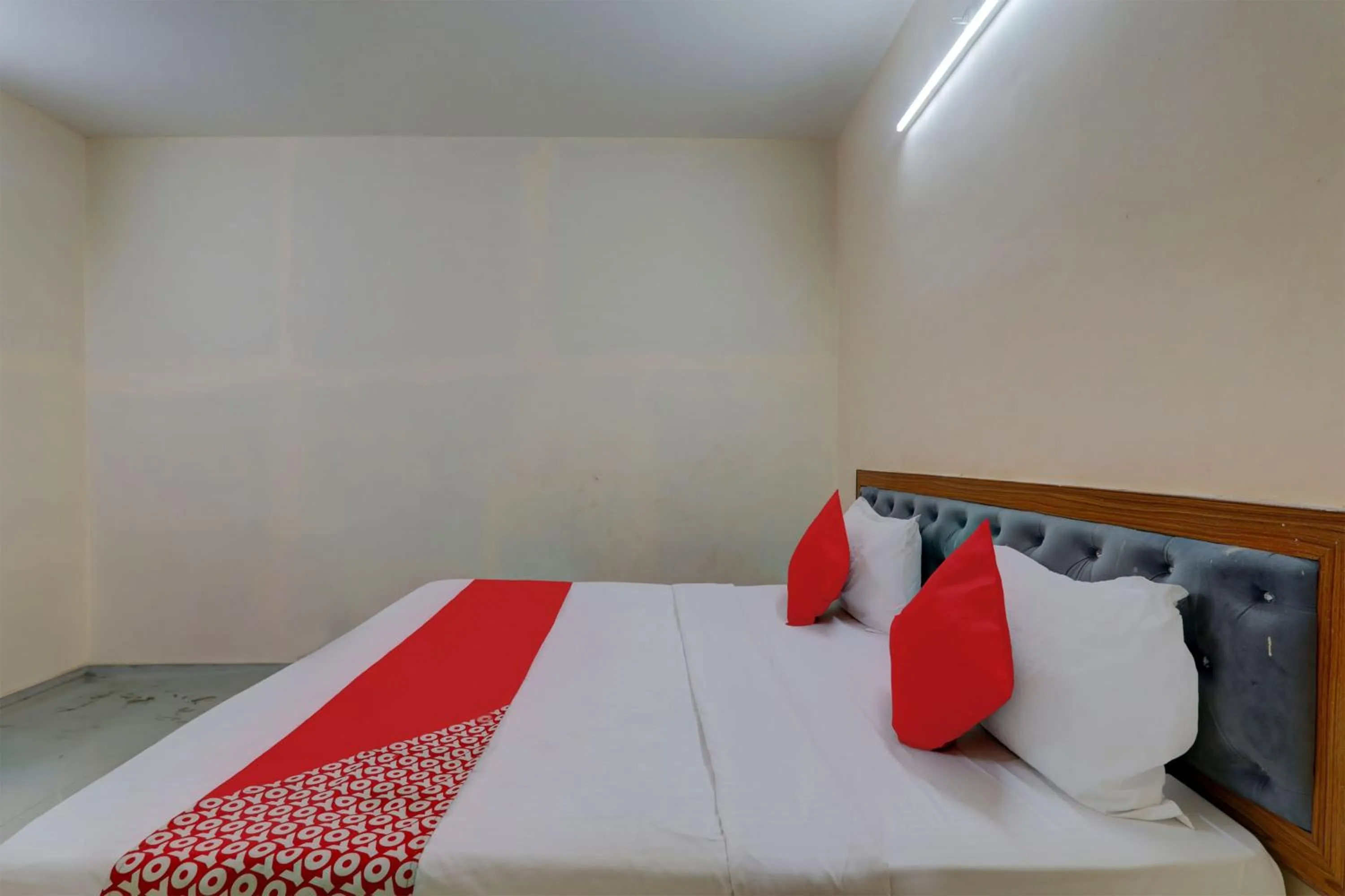 Bedroom, Bed in Hotel O RAAS INN