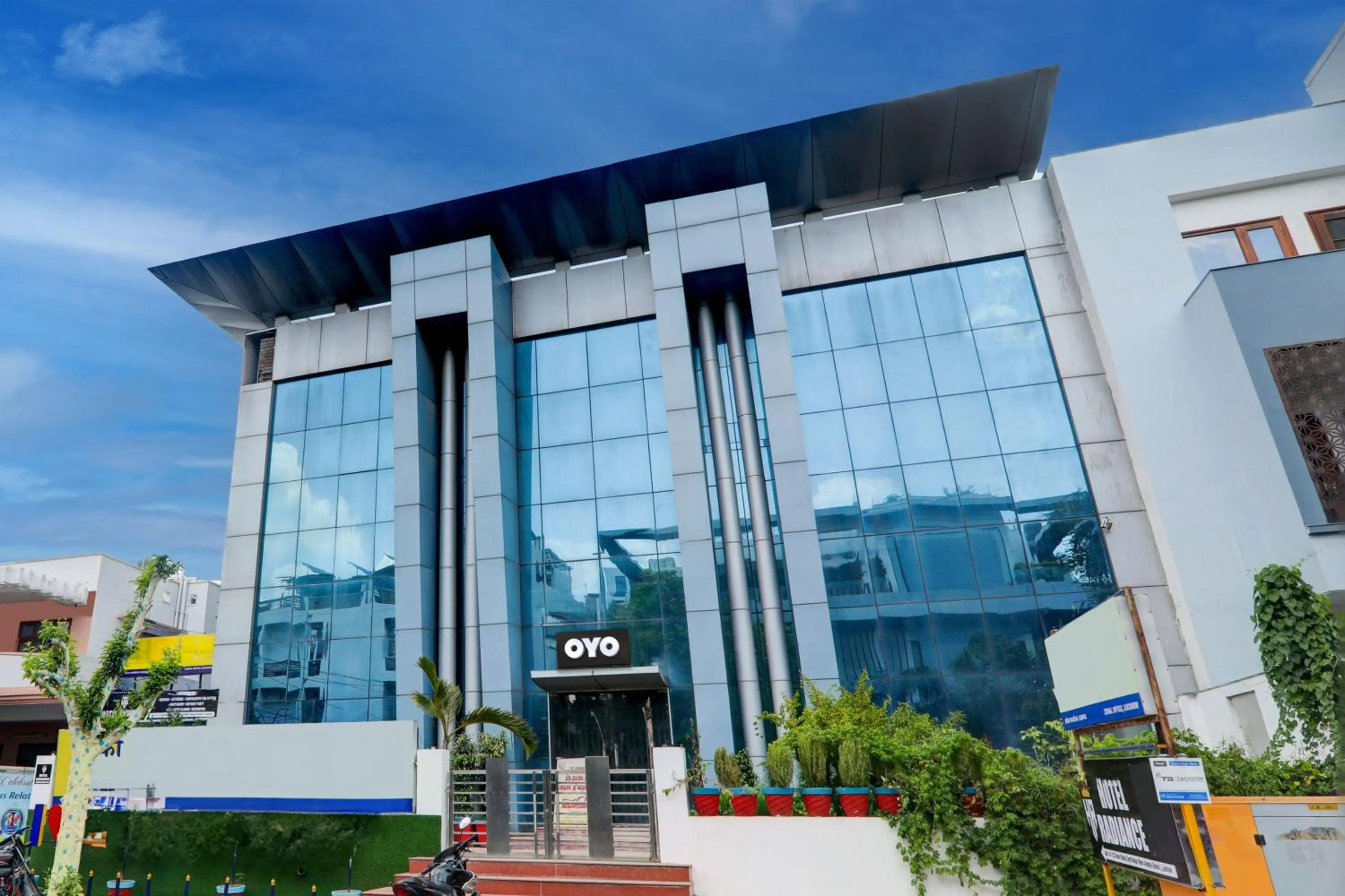 Facade/entrance in Hotel O RAAS INN