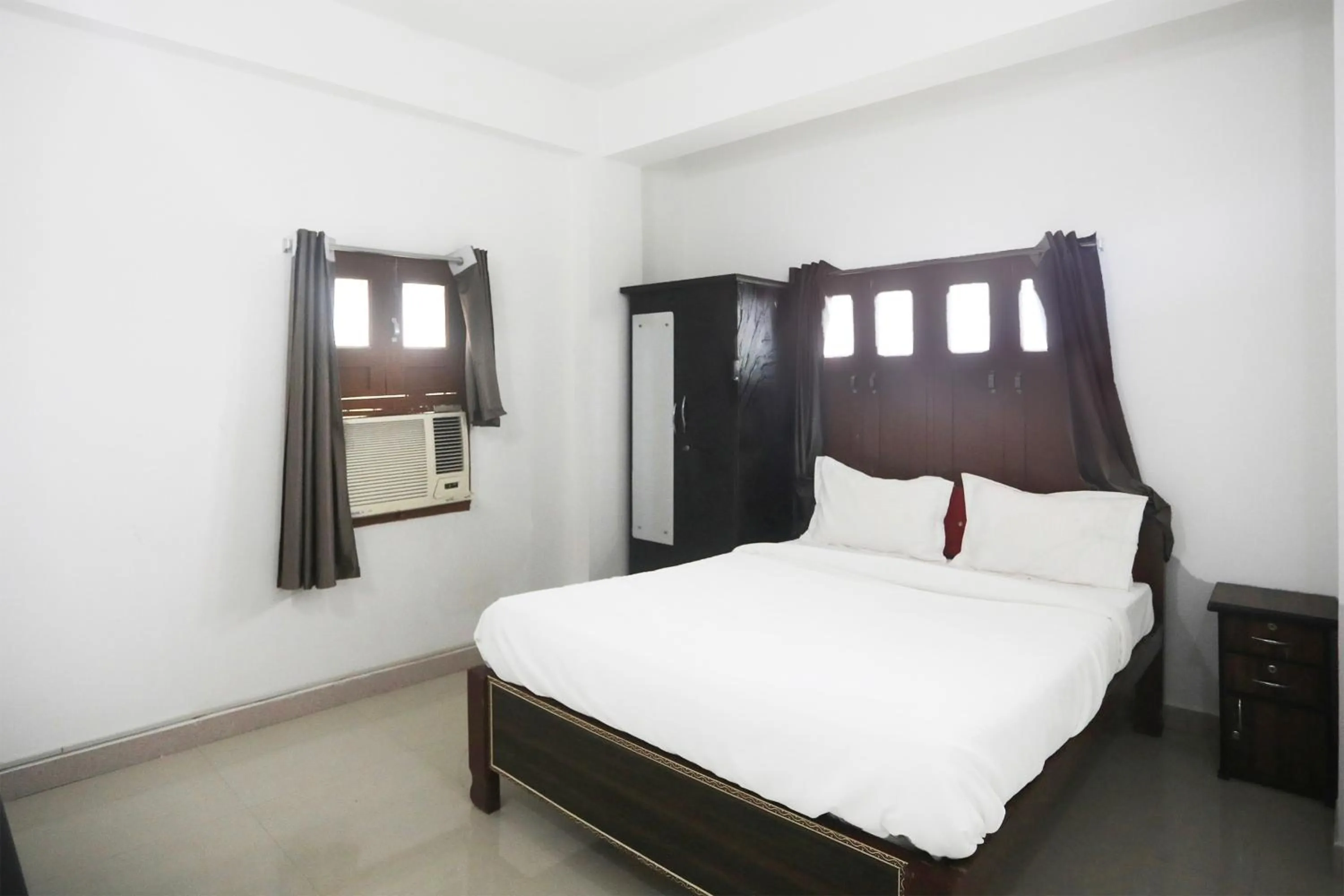Bedroom, Bed in Hotel O Patliputra View