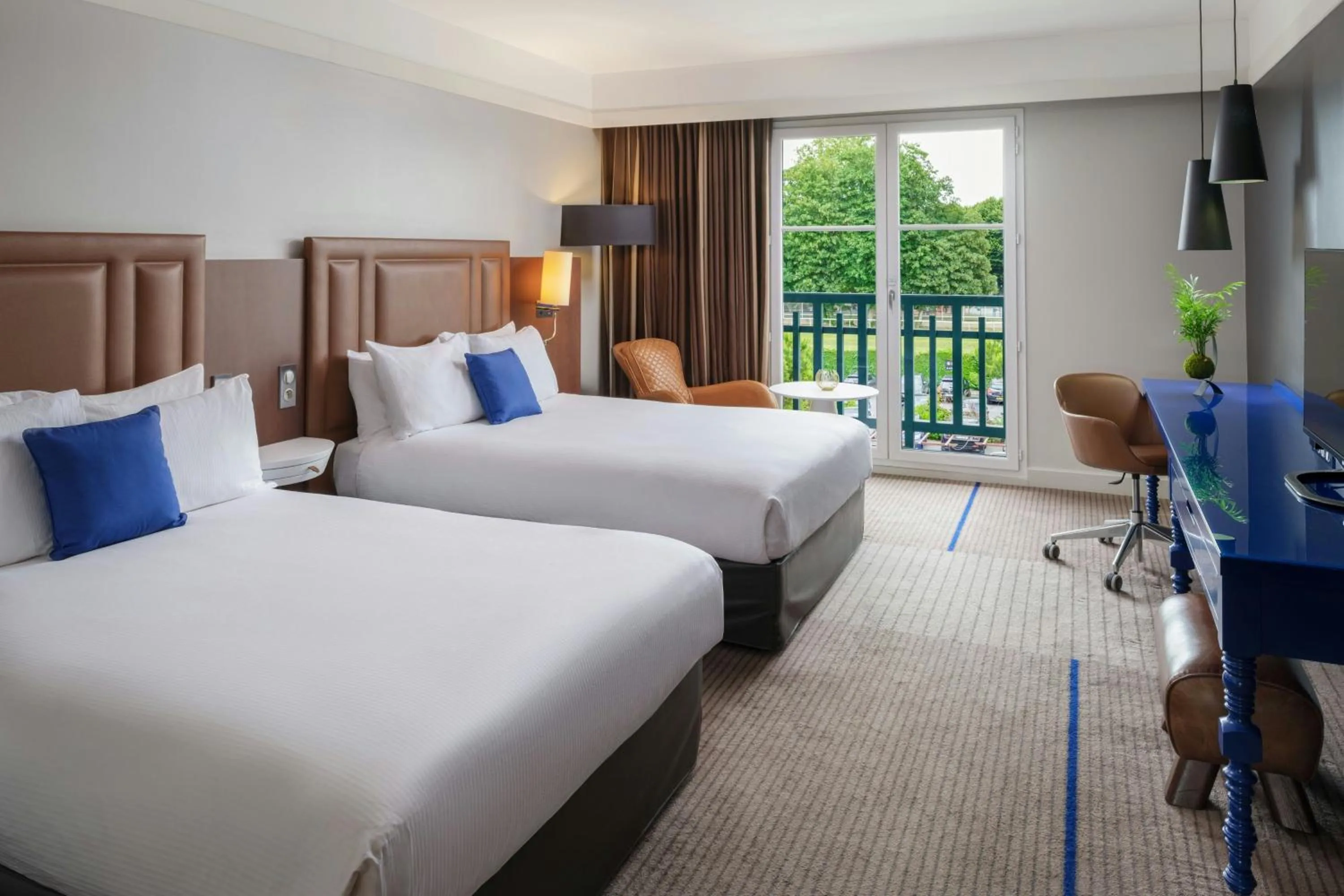 Photo of the whole room, Bed in Renaissance Paris Hippodrome de St. Cloud Hotel