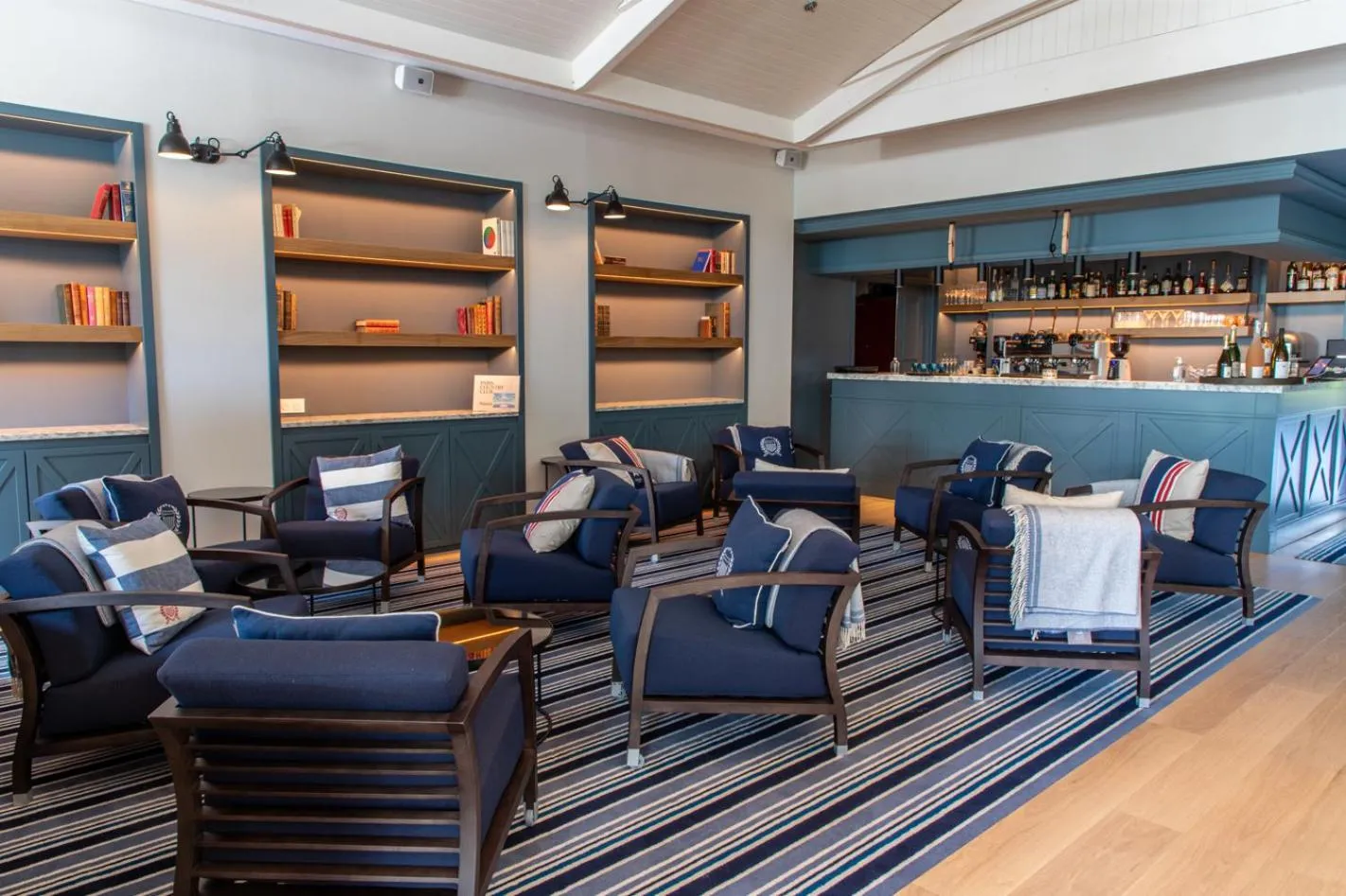 Lounge or bar in Renaissance Paris Hippodrome de St. Cloud Hotel