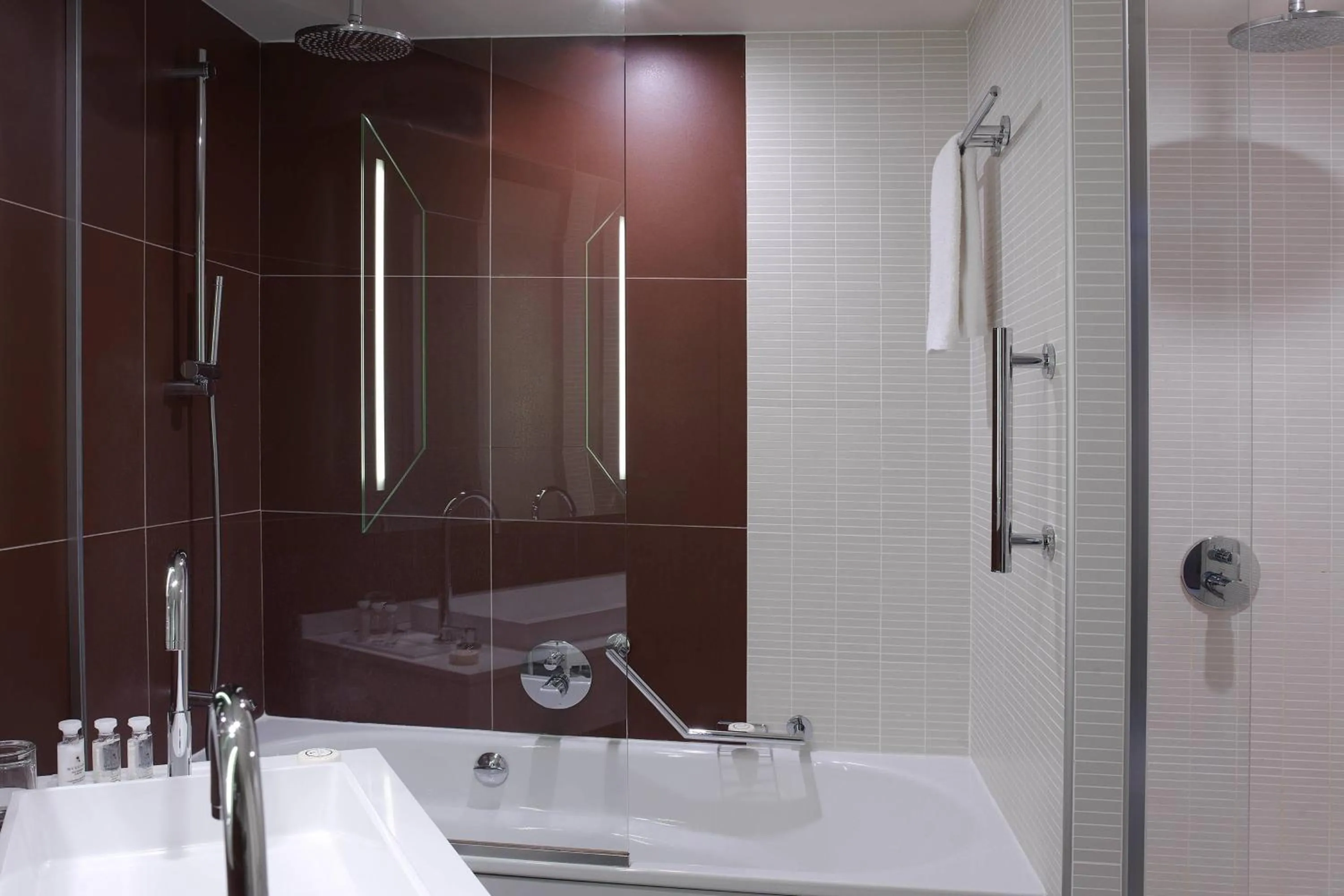 Bathroom in Renaissance Paris Hippodrome de St. Cloud Hotel