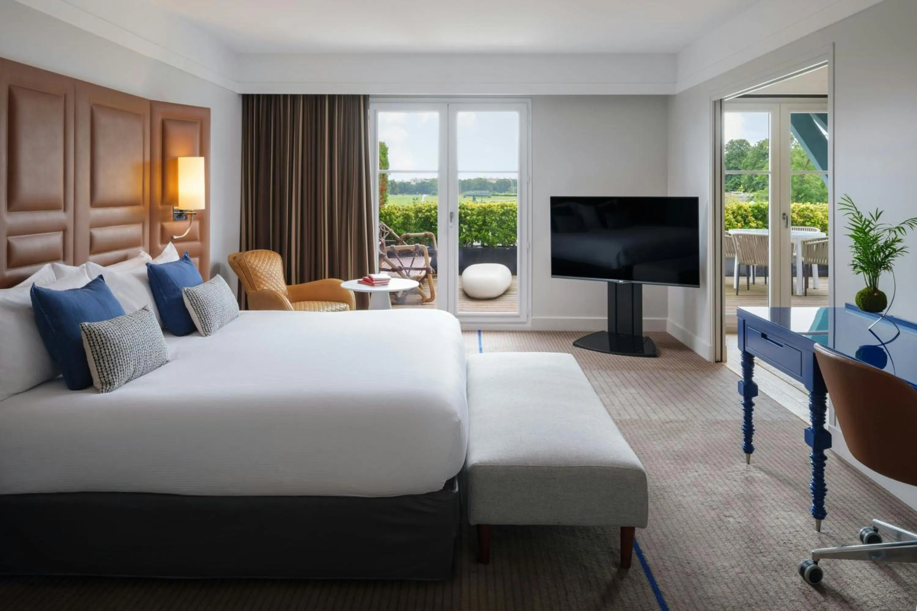 Bedroom, Bed in Renaissance Paris Hippodrome de St. Cloud Hotel