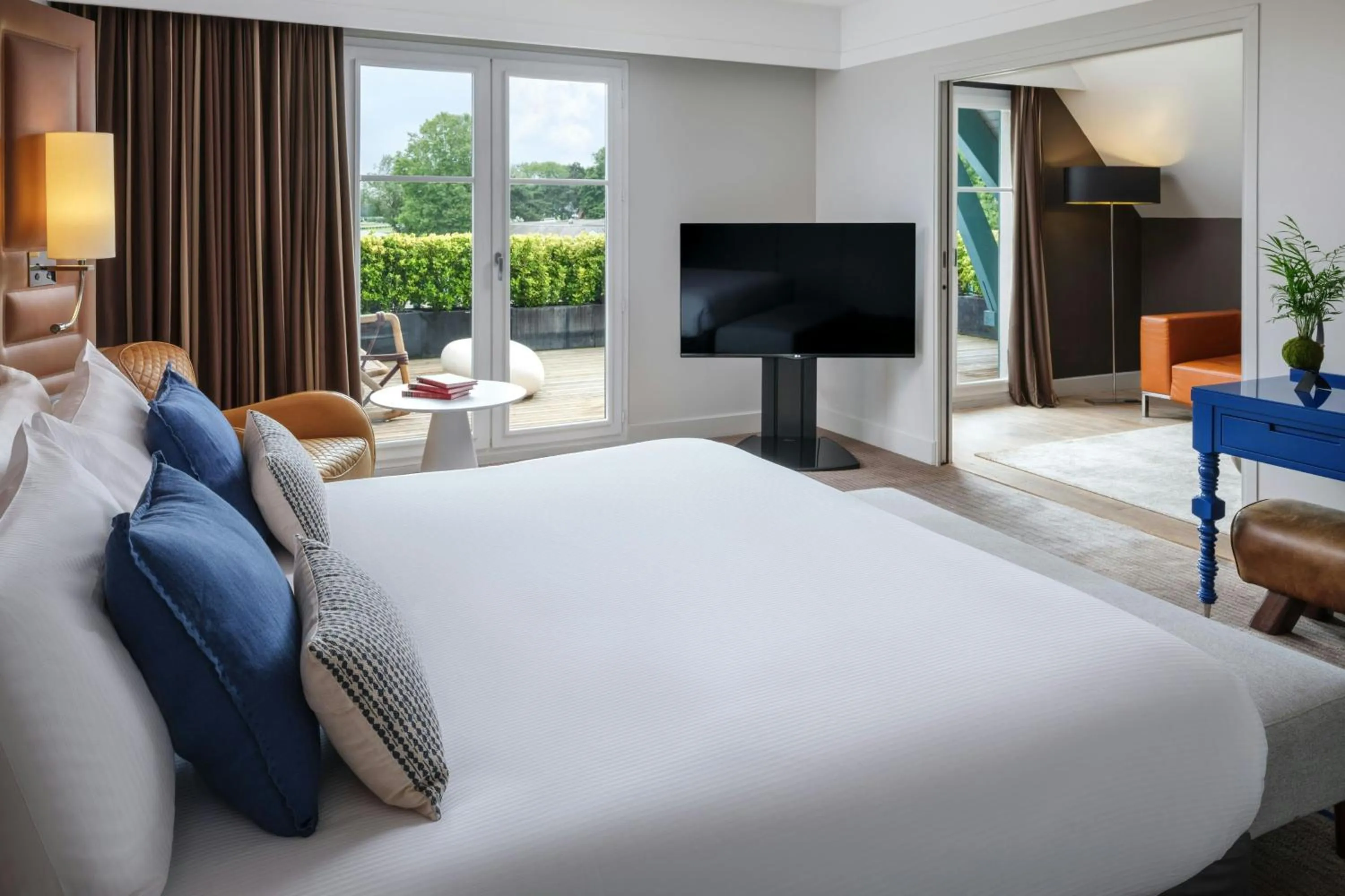 Bedroom, Bed in Renaissance Paris Hippodrome de St. Cloud Hotel