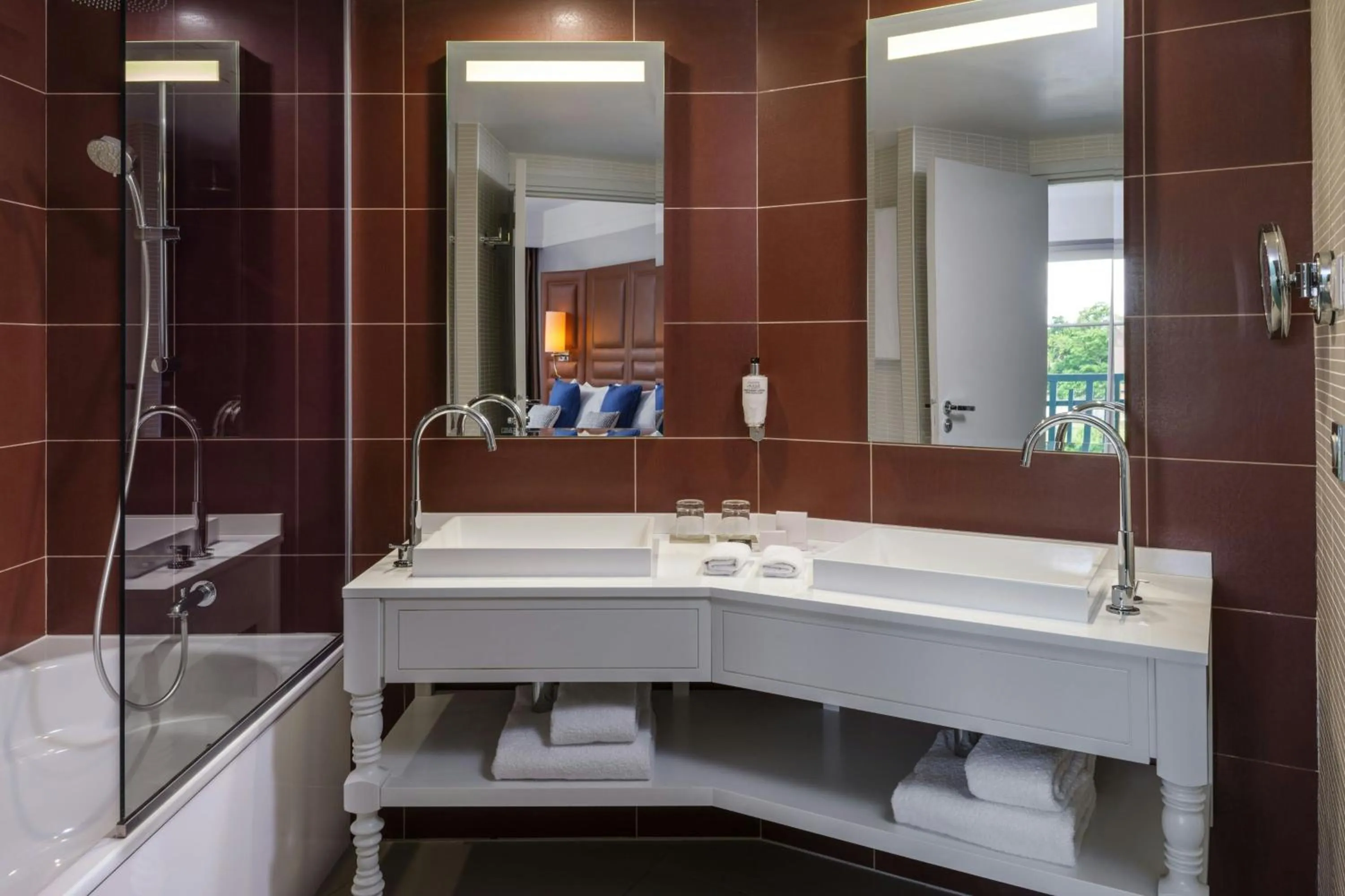 Bathroom in Renaissance Paris Hippodrome de St. Cloud Hotel