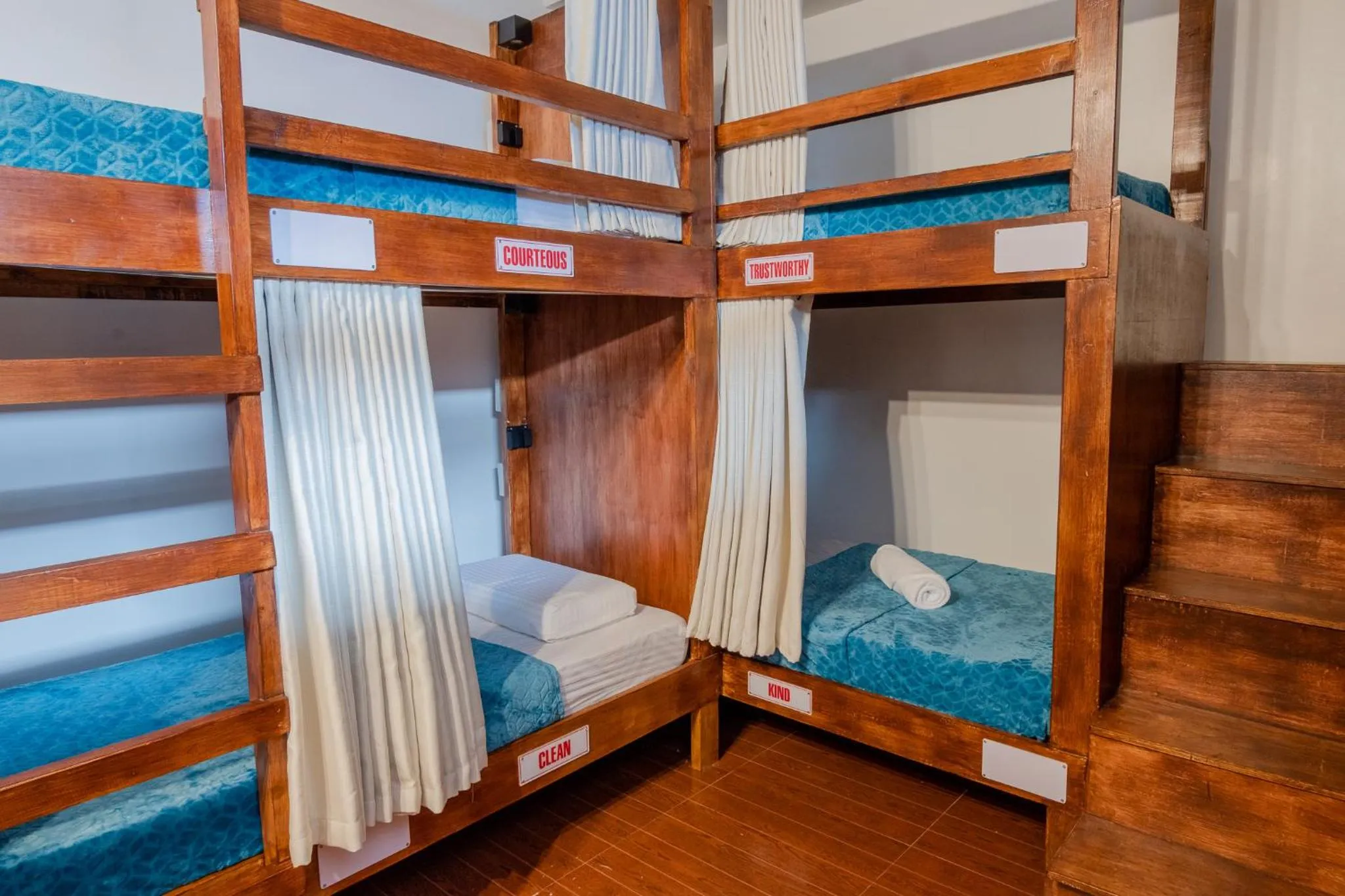 bunk bed, Bed in Public House Hostel