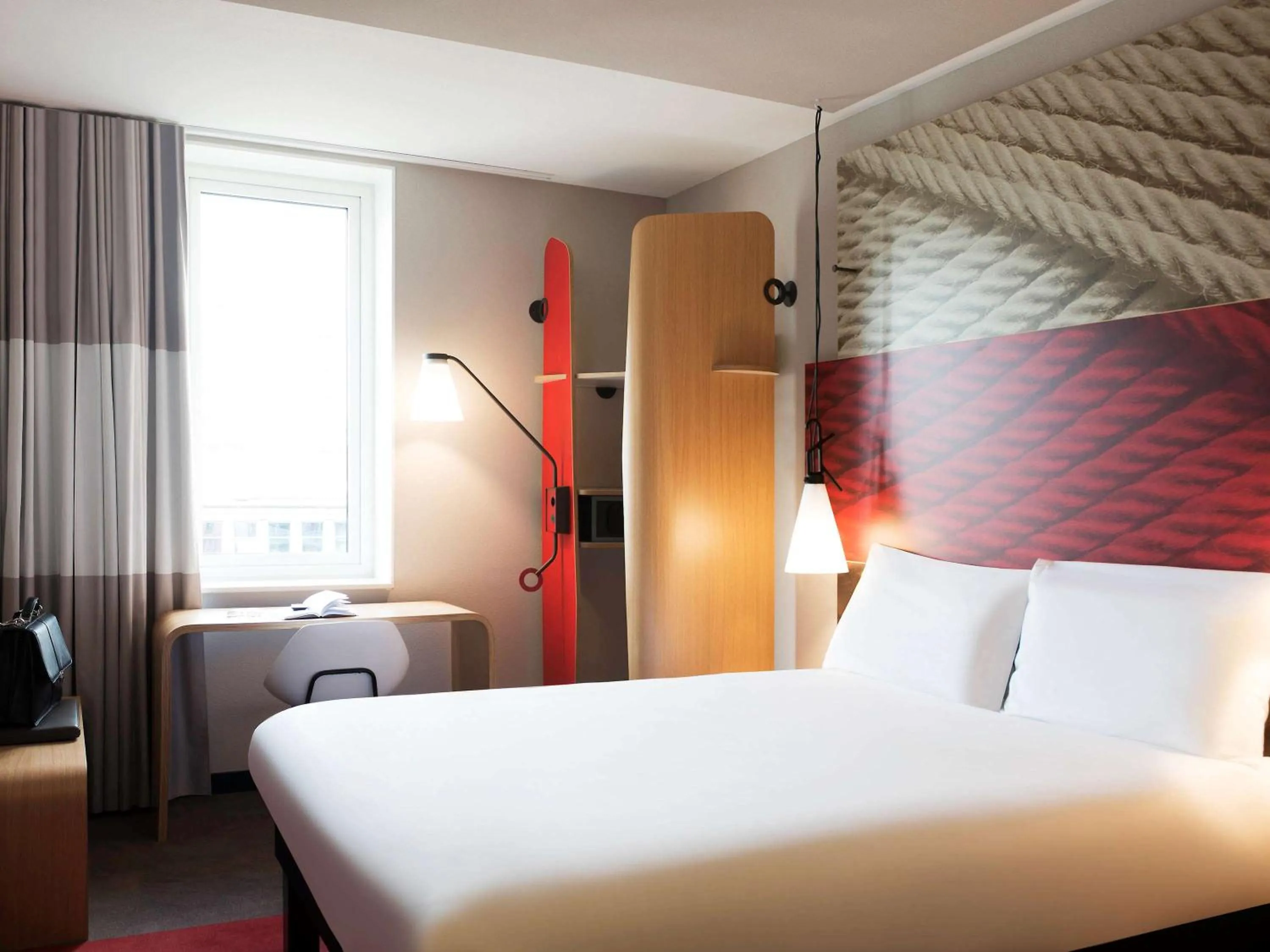 Photo of the whole room, Bed in Ibis Schiphol Amsterdam Airport