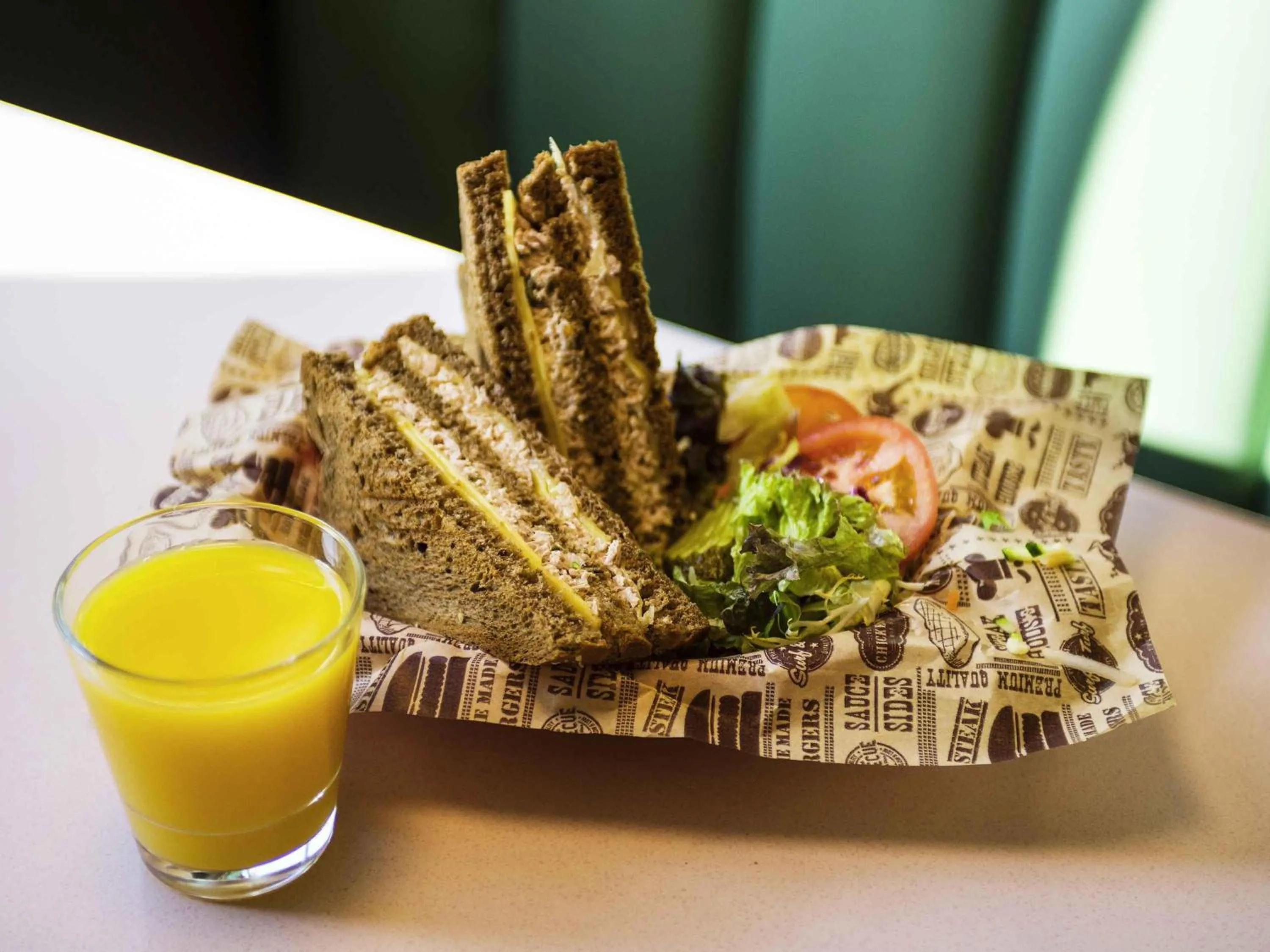 Lounge or bar in Ibis Schiphol Amsterdam Airport