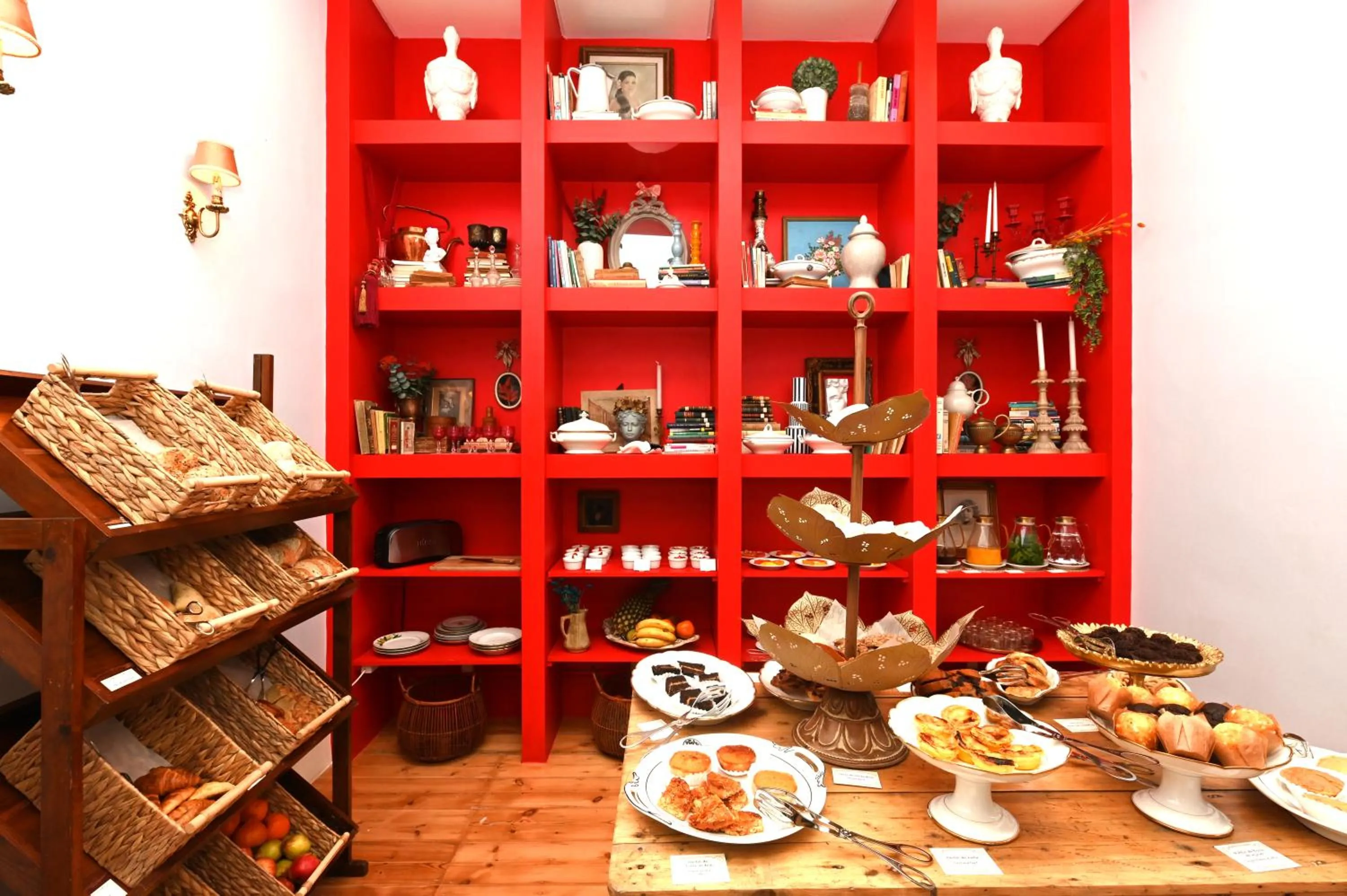 Continental breakfast in Casinha das Flores